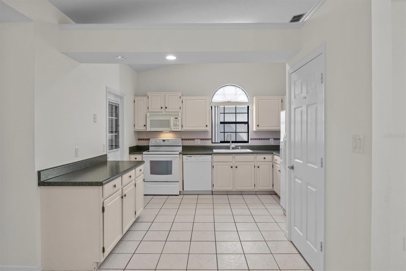 Listing photo id 1 for 6325 Egret Drive