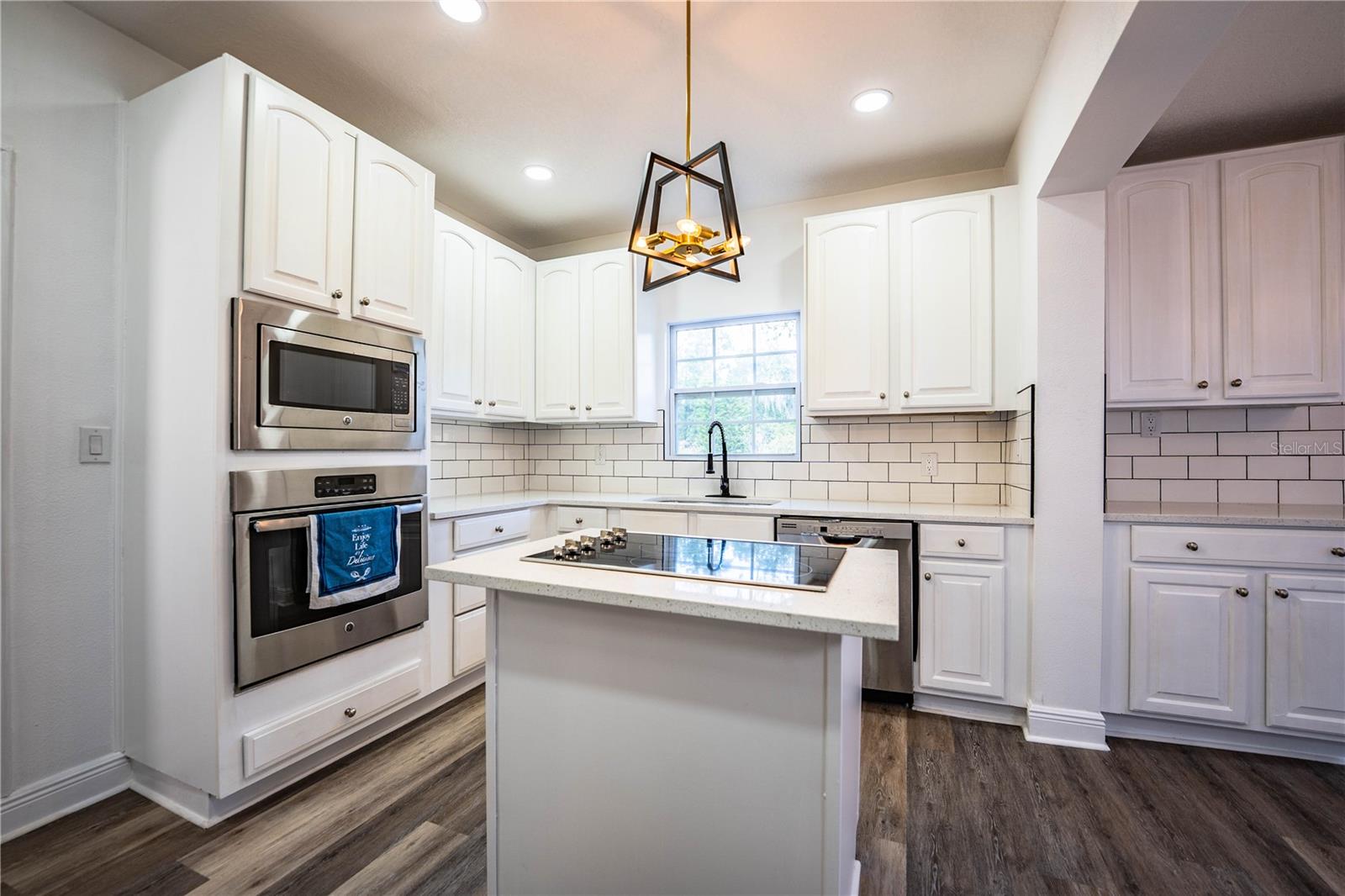 Image 12 of 83 For 3452 Old Tampa Highway