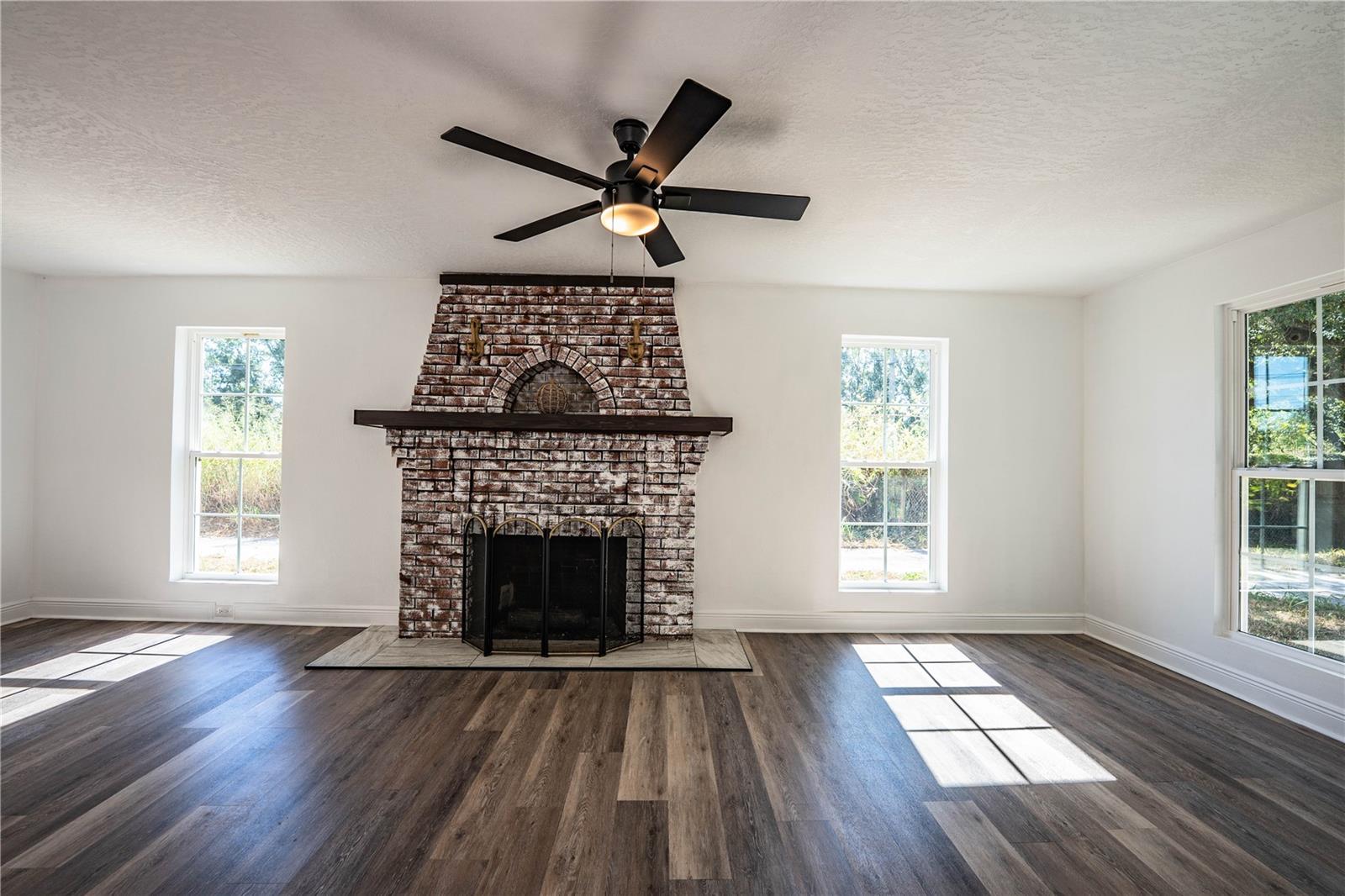 Image 21 of 83 For 3452 Old Tampa Highway