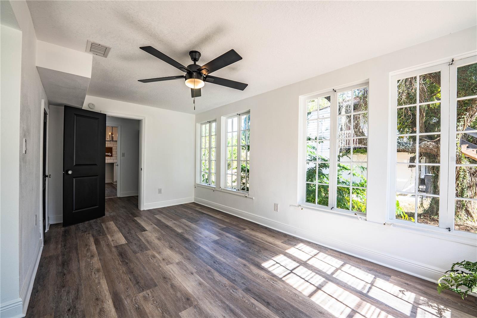 Image 24 of 83 For 3452 Old Tampa Highway