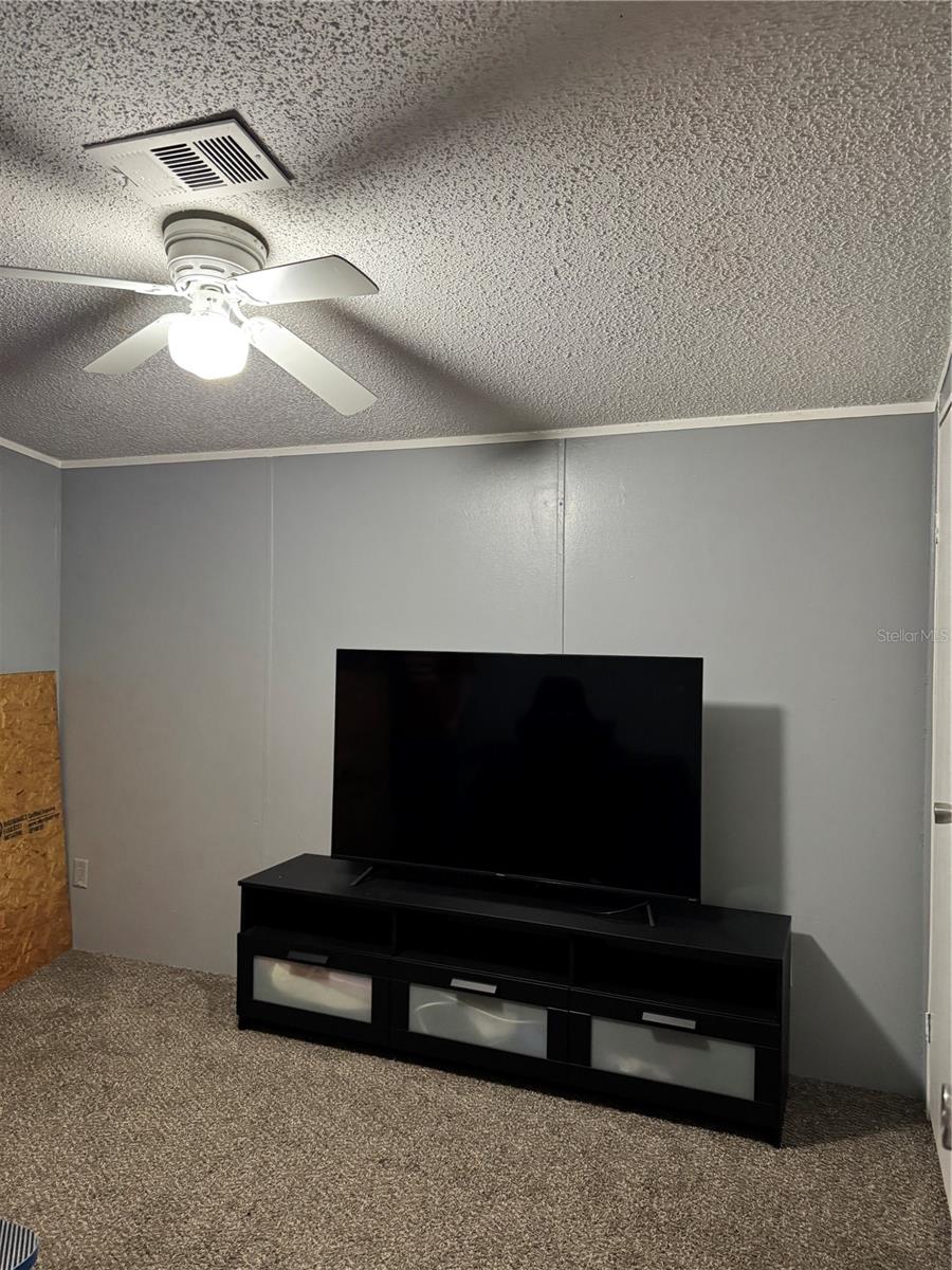 Image 11 of 20 For 402 Oak Ridge E