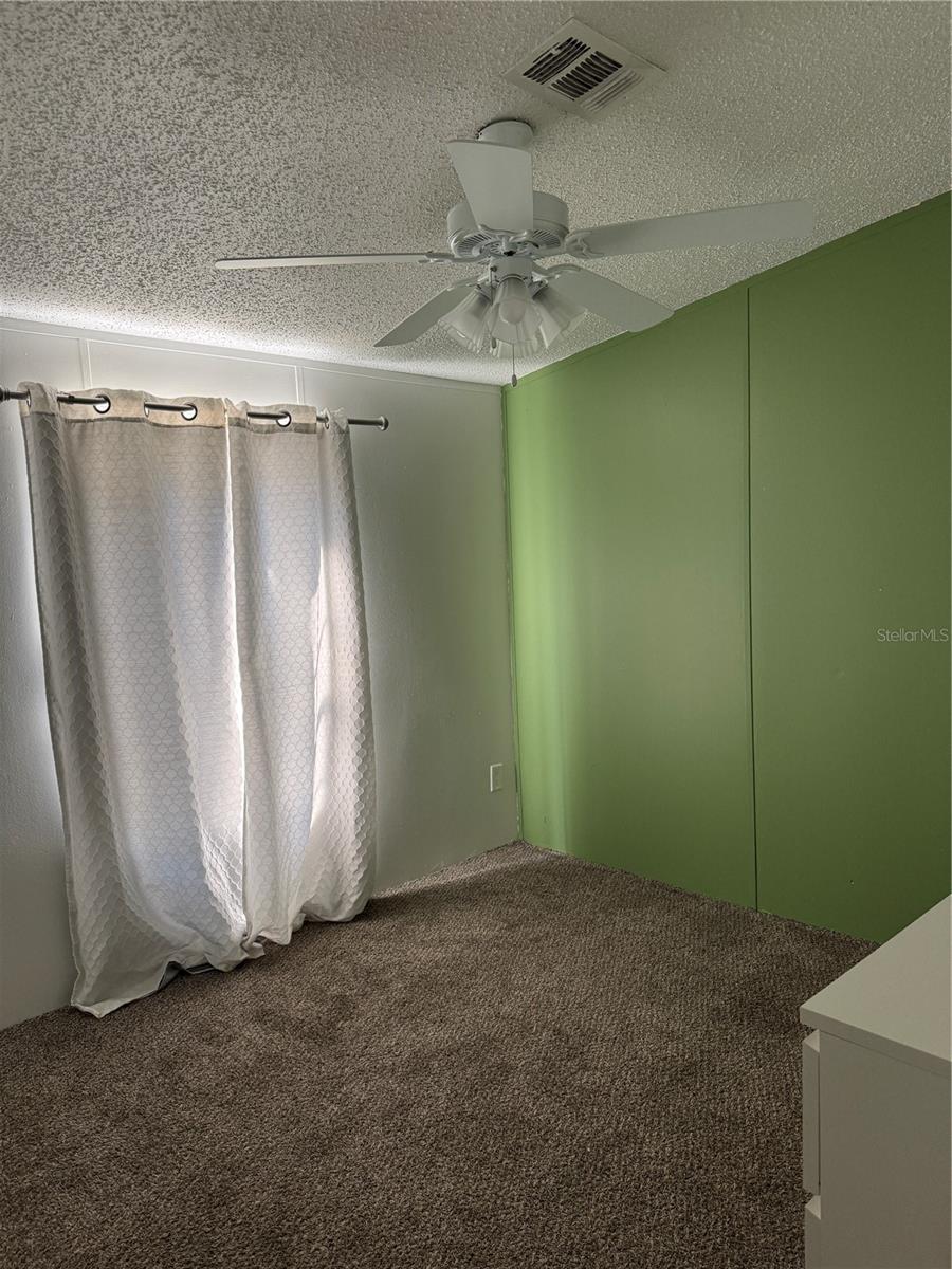 Image 12 of 20 For 402 Oak Ridge E