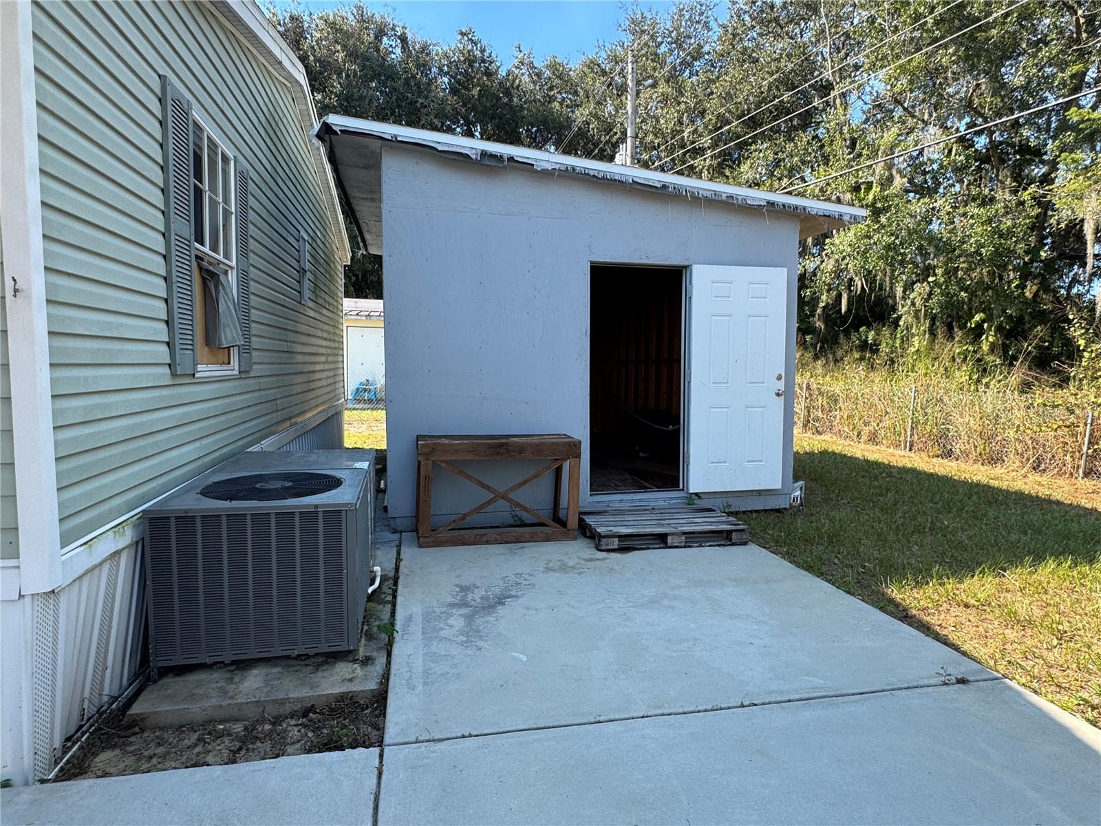 Image 17 of 20 For 402 Oak Ridge E