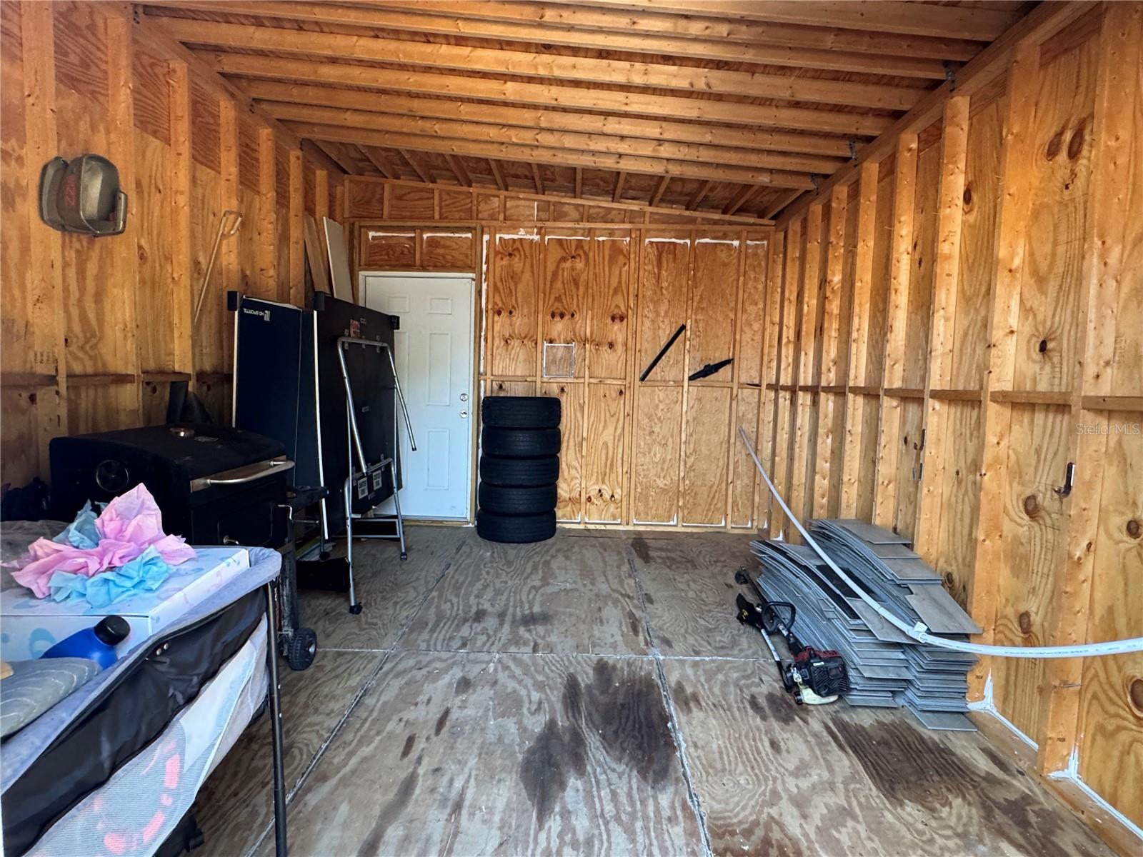 Image 18 of 20 For 402 Oak Ridge E