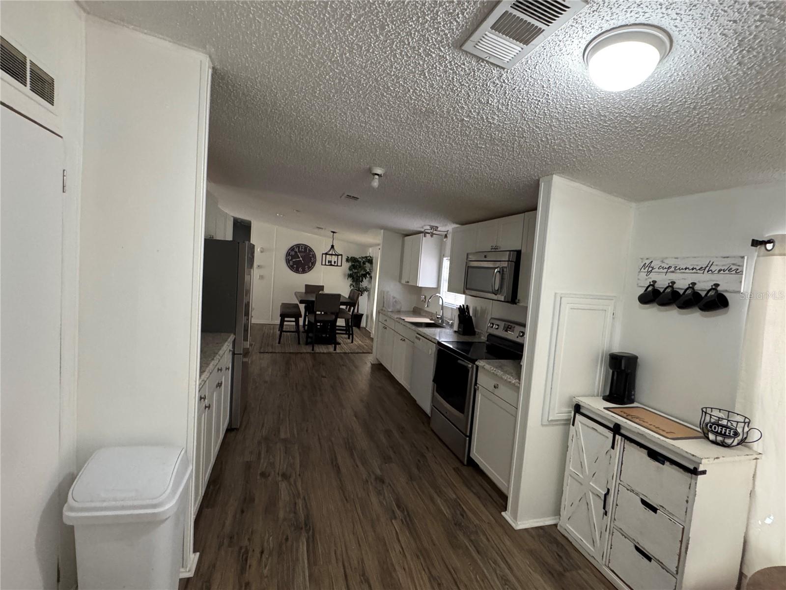 Image 4 of 20 For 402 Oak Ridge E