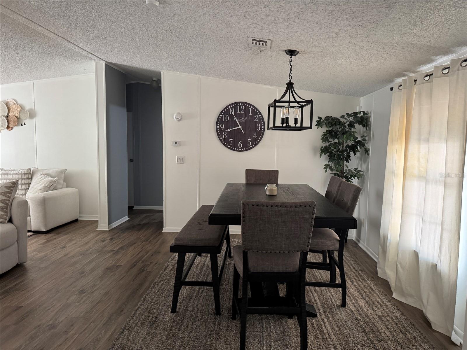 Image 5 of 20 For 402 Oak Ridge E