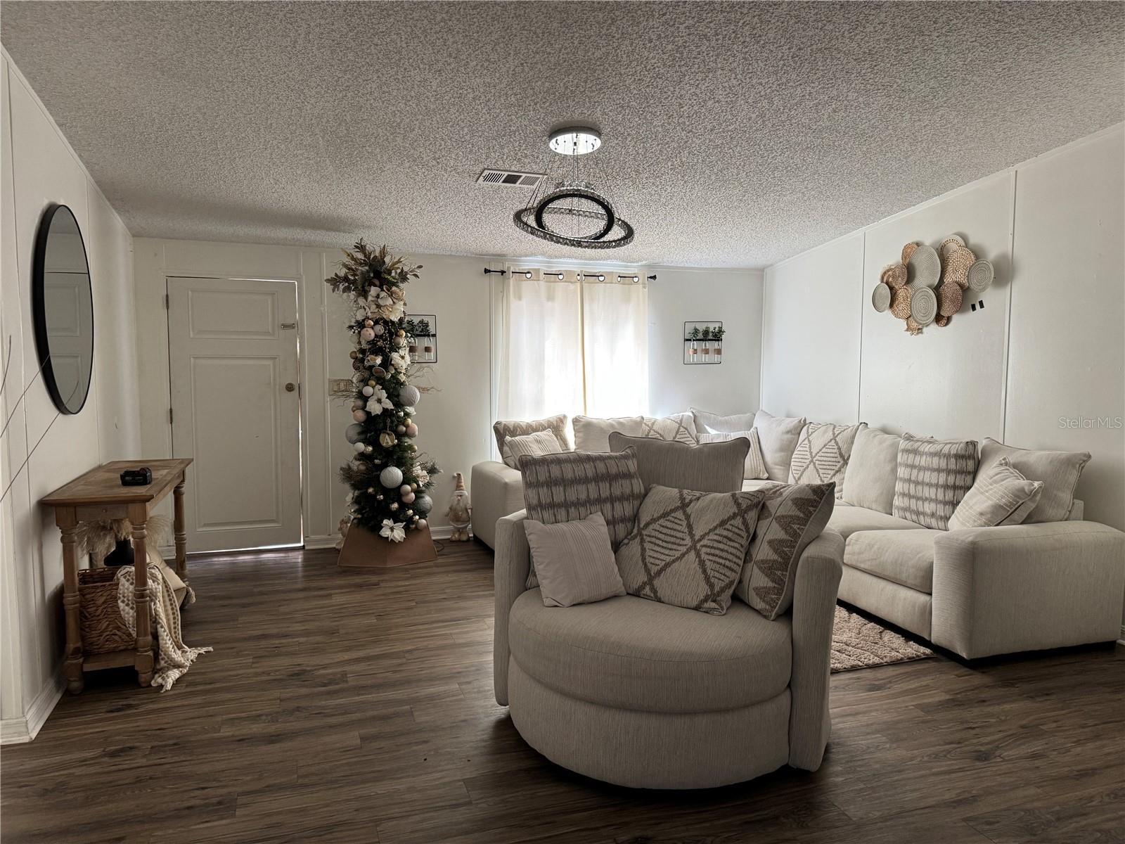 Image 6 of 20 For 402 Oak Ridge E