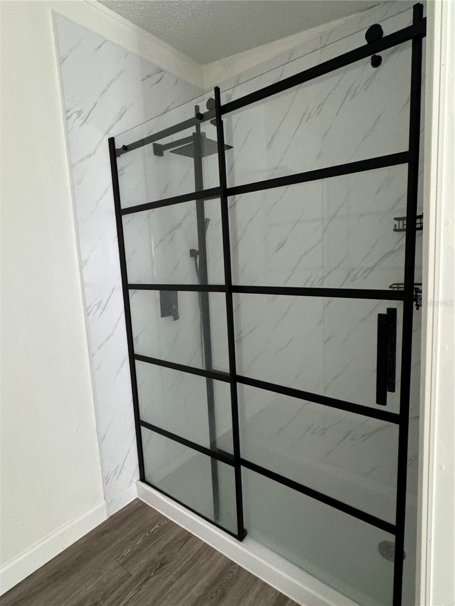 Image 9 of 20 For 402 Oak Ridge E