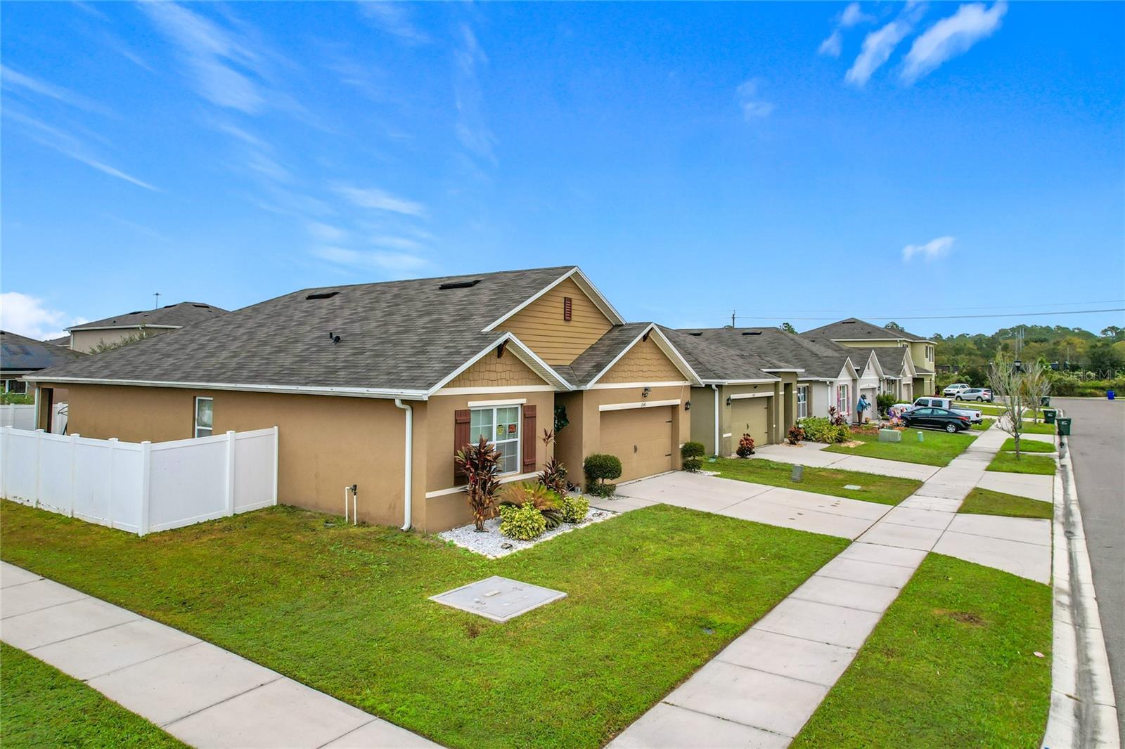 Image 5 of 49 For 2043 Blue Highland Dr