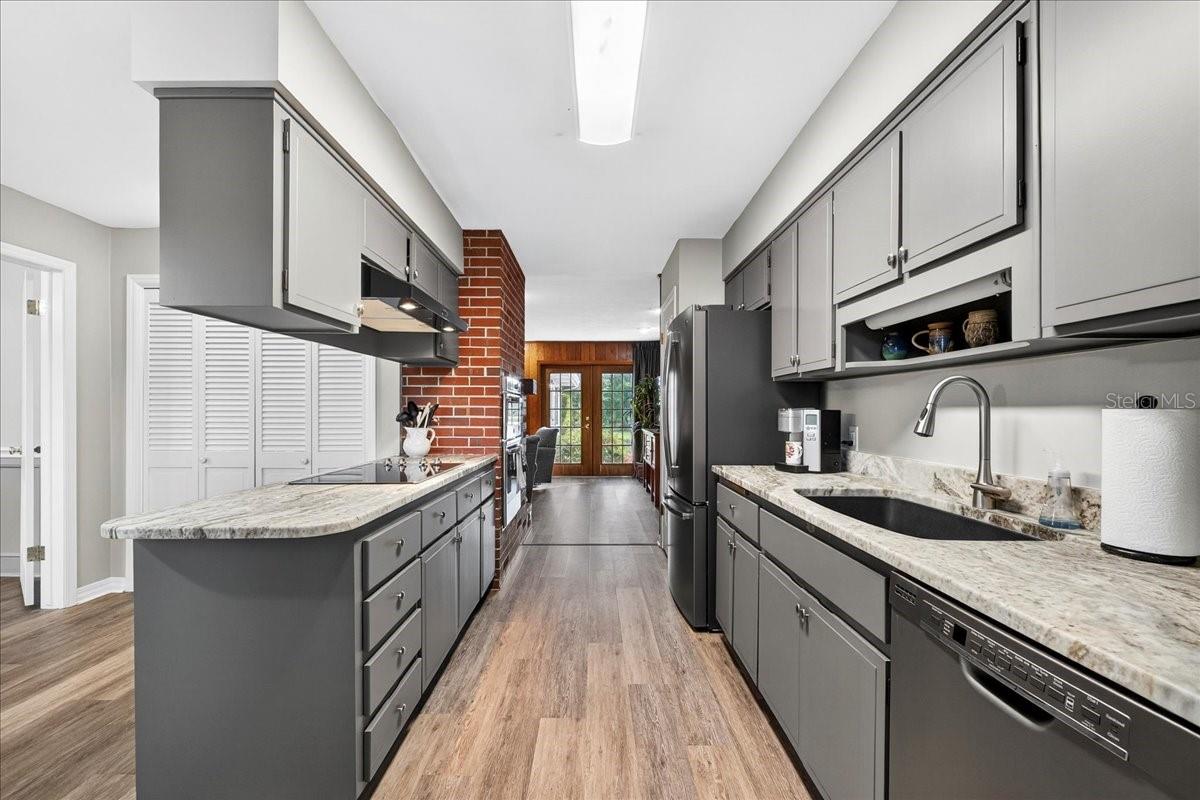 Image 10 of 56 For 1135 Mariposa Avenue