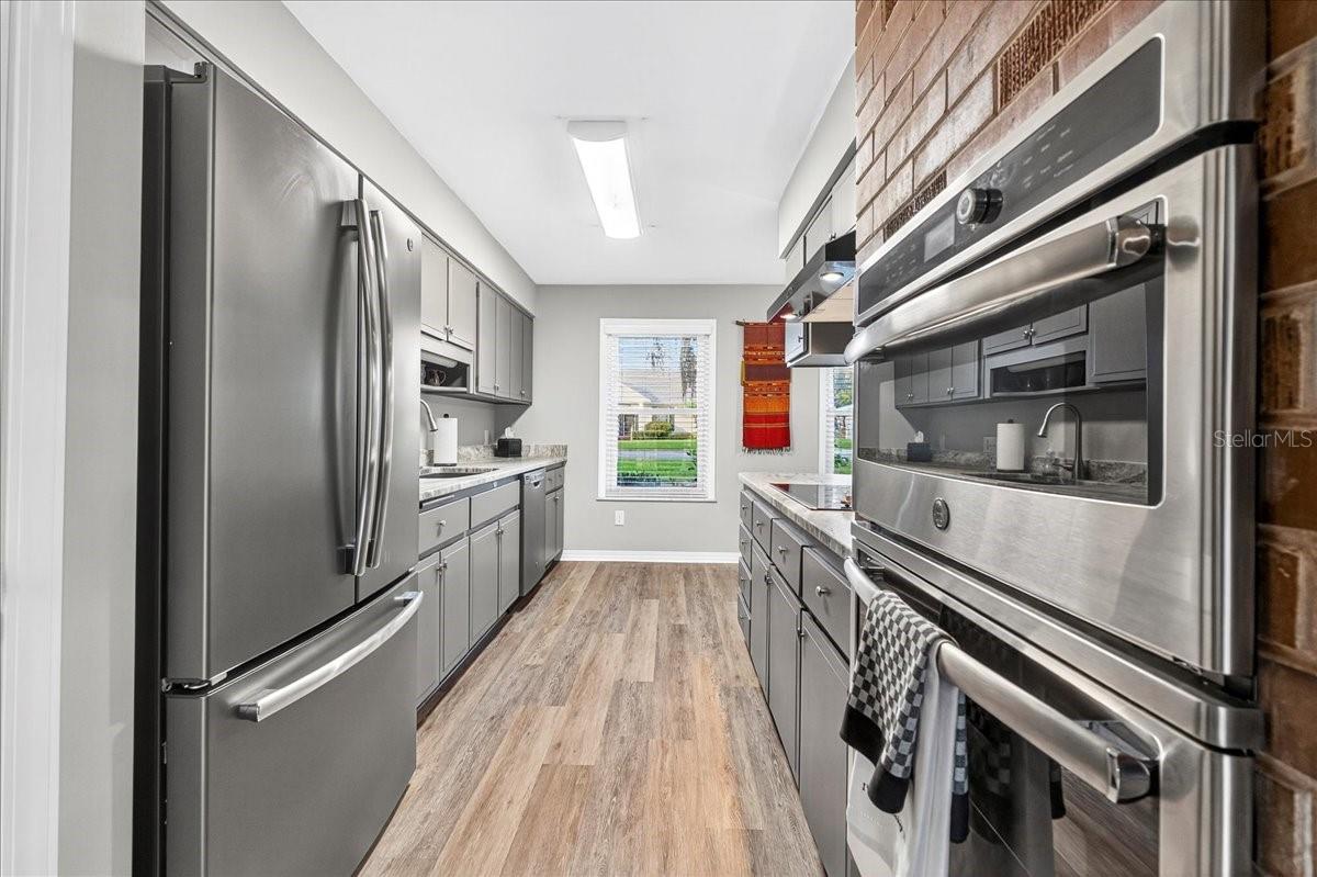 Image 11 of 56 For 1135 Mariposa Avenue