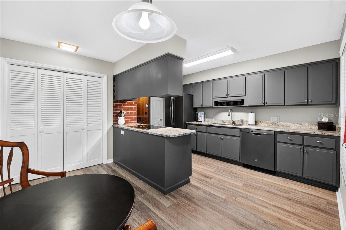 Image 12 of 56 For 1135 Mariposa Avenue