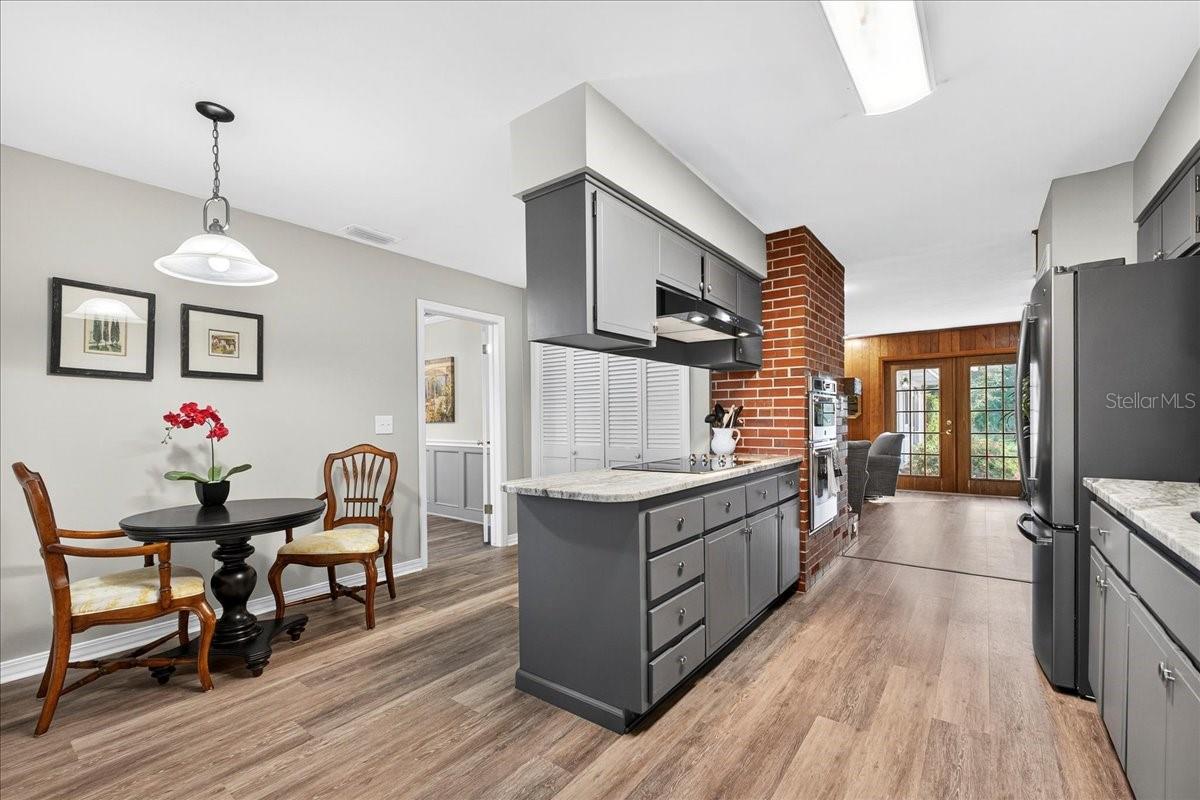 Image 13 of 56 For 1135 Mariposa Avenue