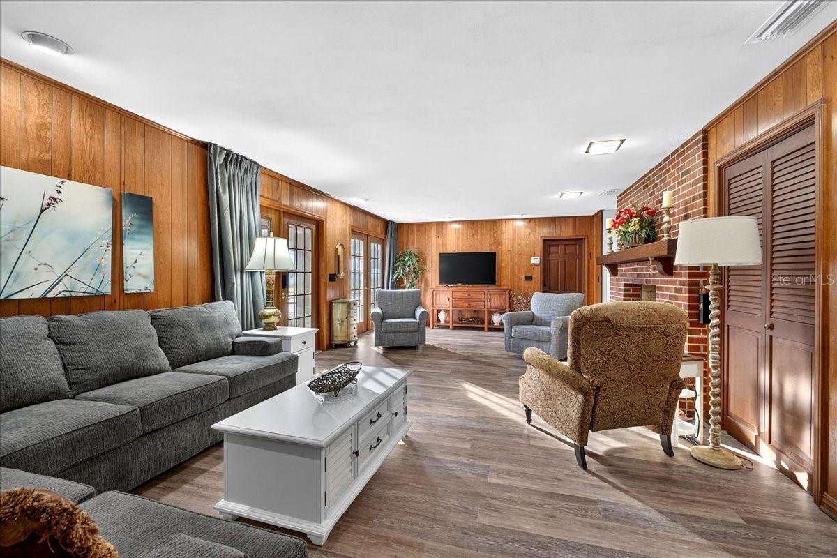 Image 16 of 56 For 1135 Mariposa Avenue