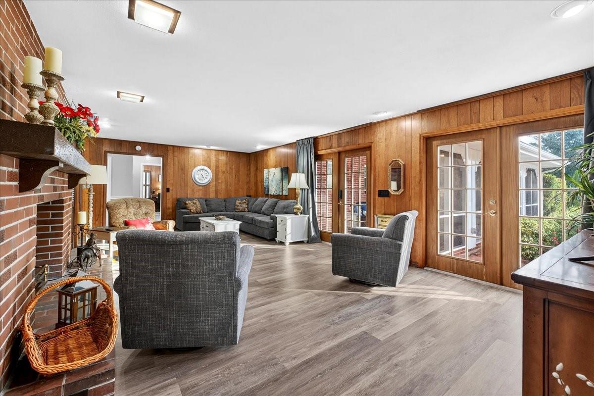 Image 18 of 56 For 1135 Mariposa Avenue