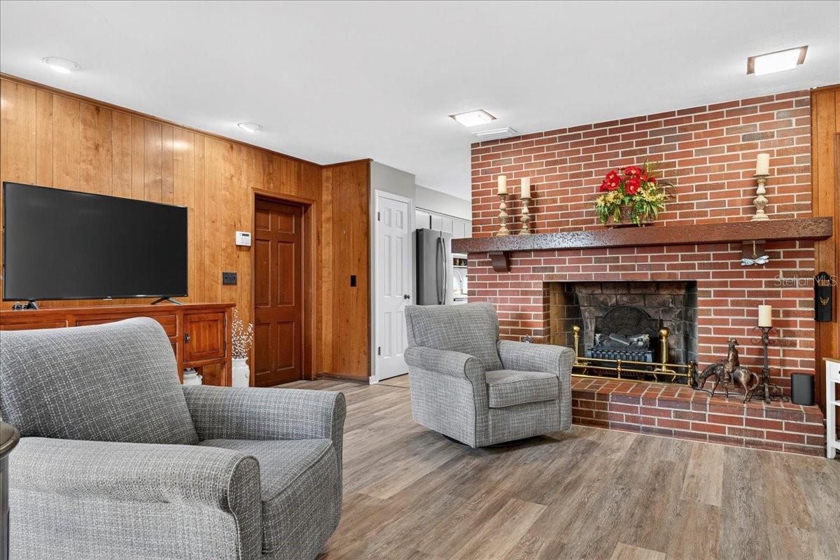 Image 19 of 56 For 1135 Mariposa Avenue