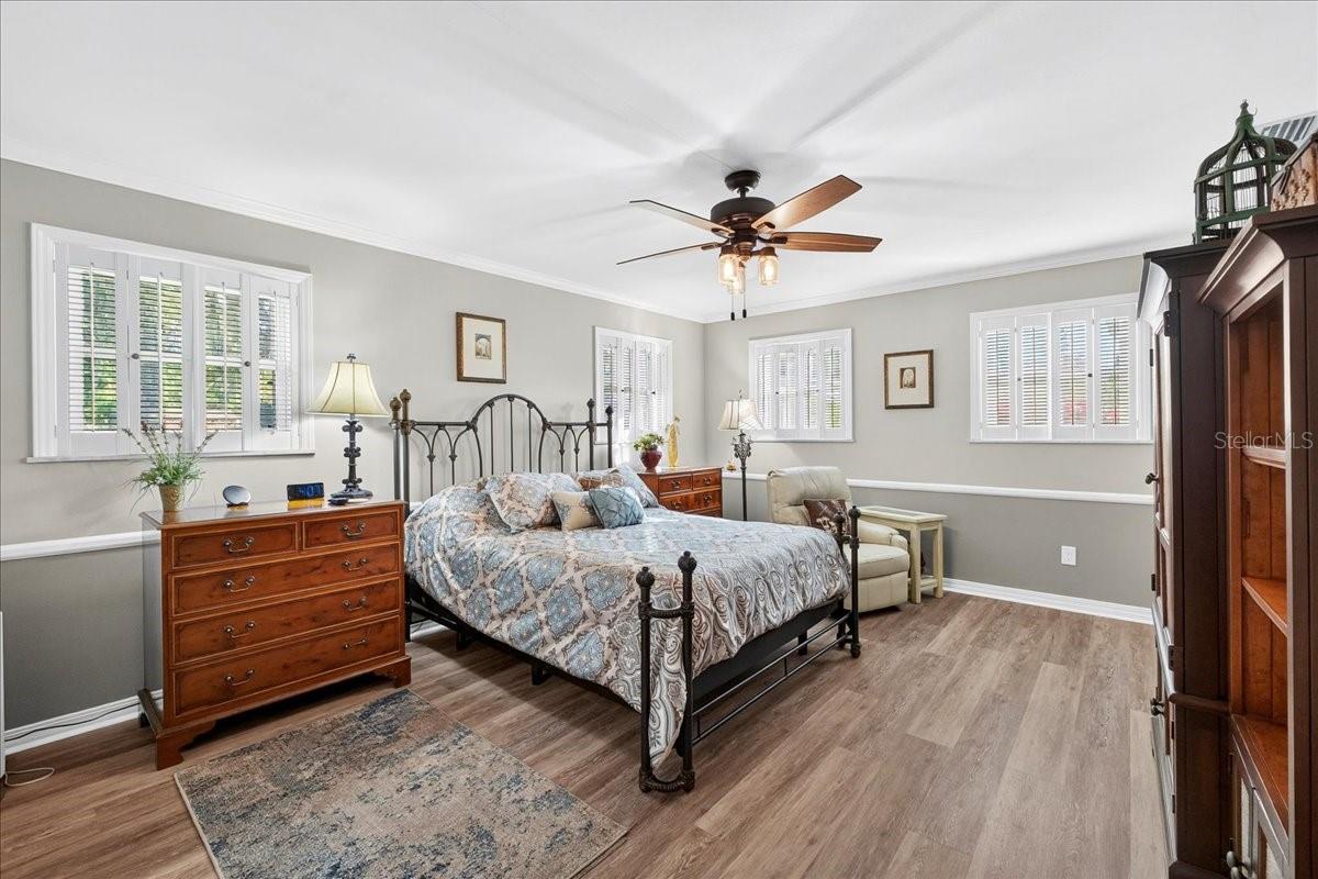 Image 20 of 56 For 1135 Mariposa Avenue