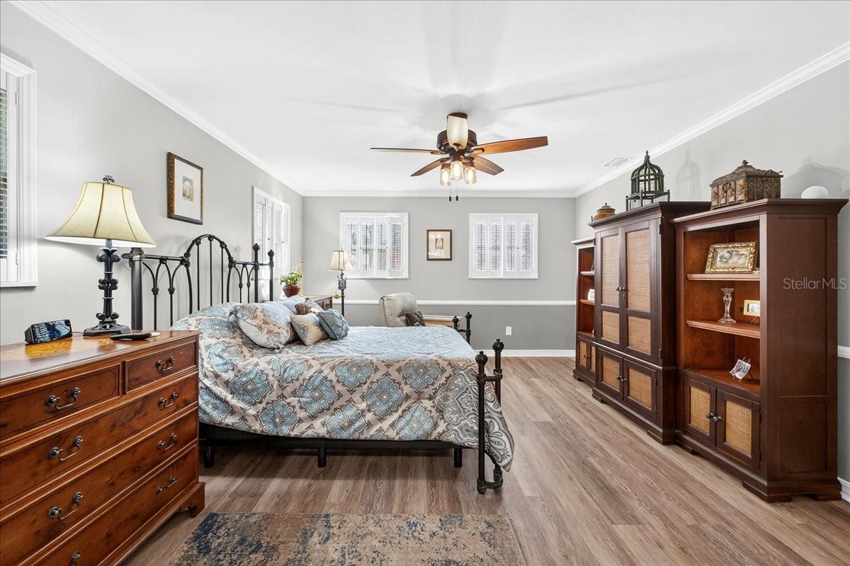 Image 22 of 56 For 1135 Mariposa Avenue