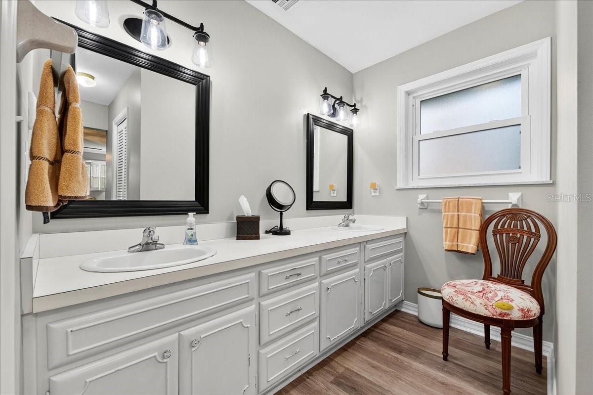 Image 23 of 56 For 1135 Mariposa Avenue