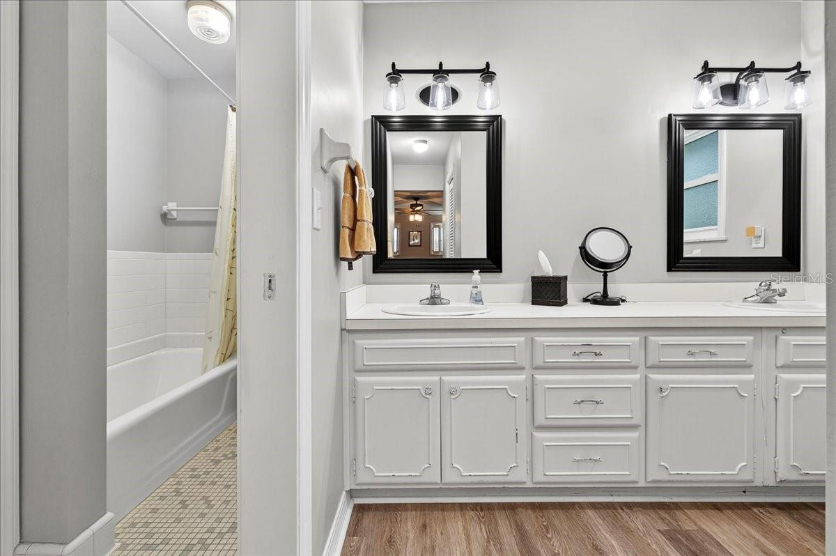 Image 24 of 56 For 1135 Mariposa Avenue