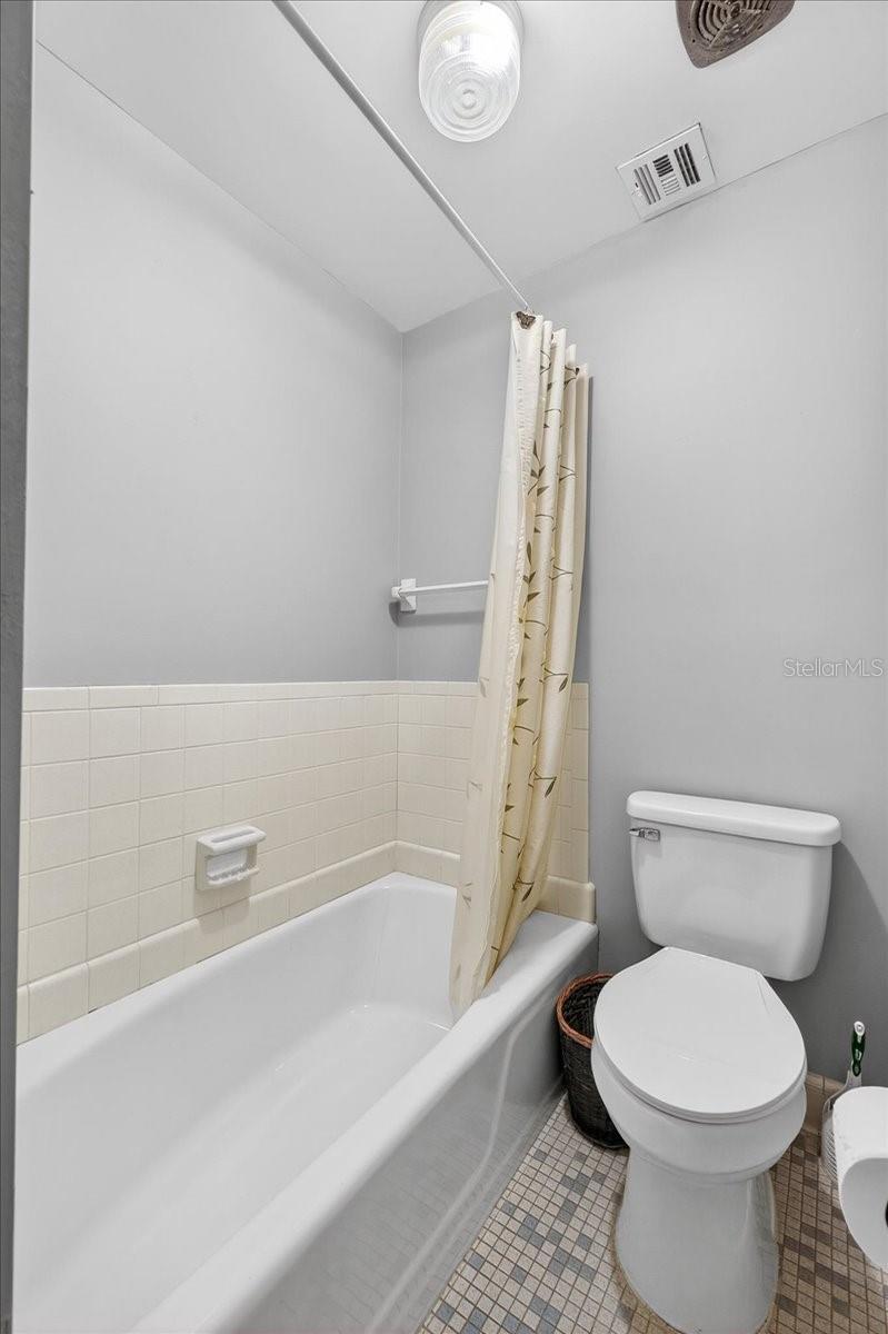 Image 25 of 56 For 1135 Mariposa Avenue