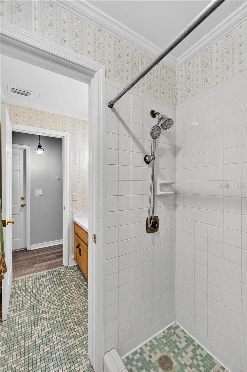 Image 33 of 56 For 1135 Mariposa Avenue