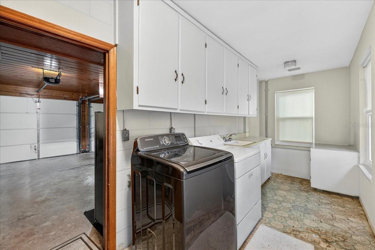 Image 41 of 56 For 1135 Mariposa Avenue