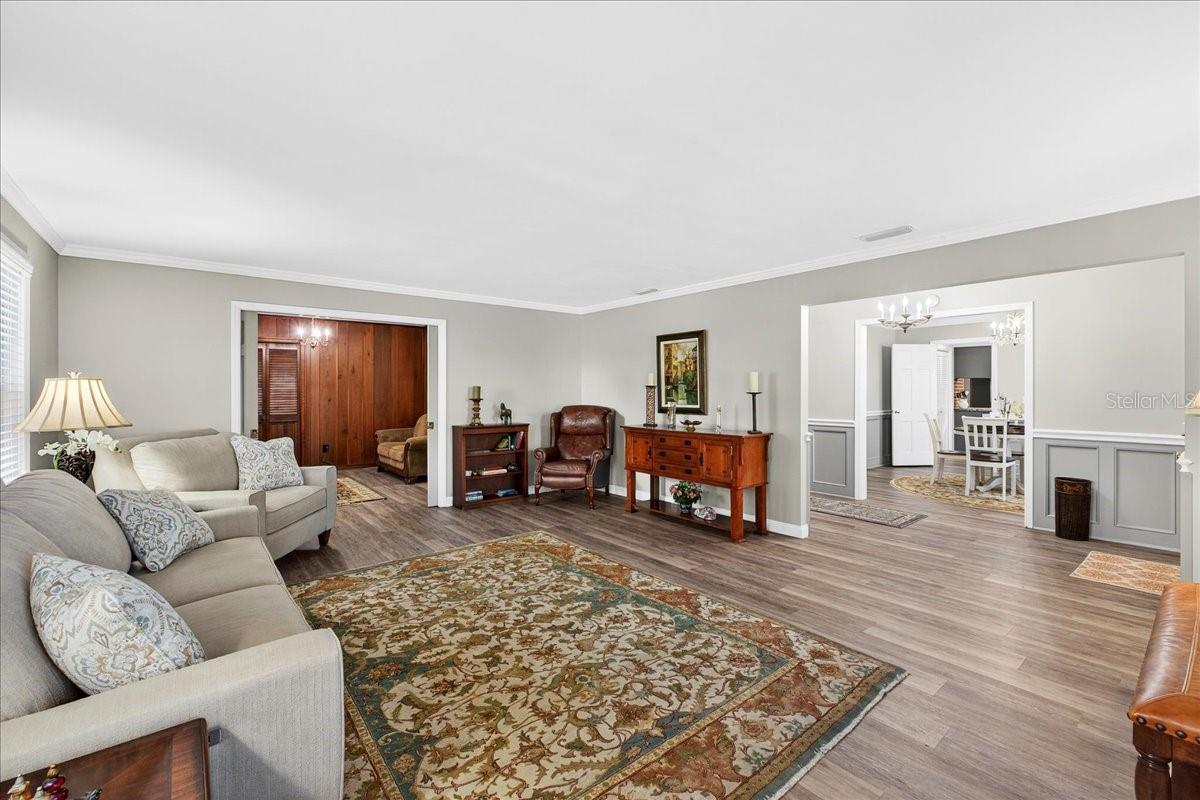 Image 6 of 56 For 1135 Mariposa Avenue