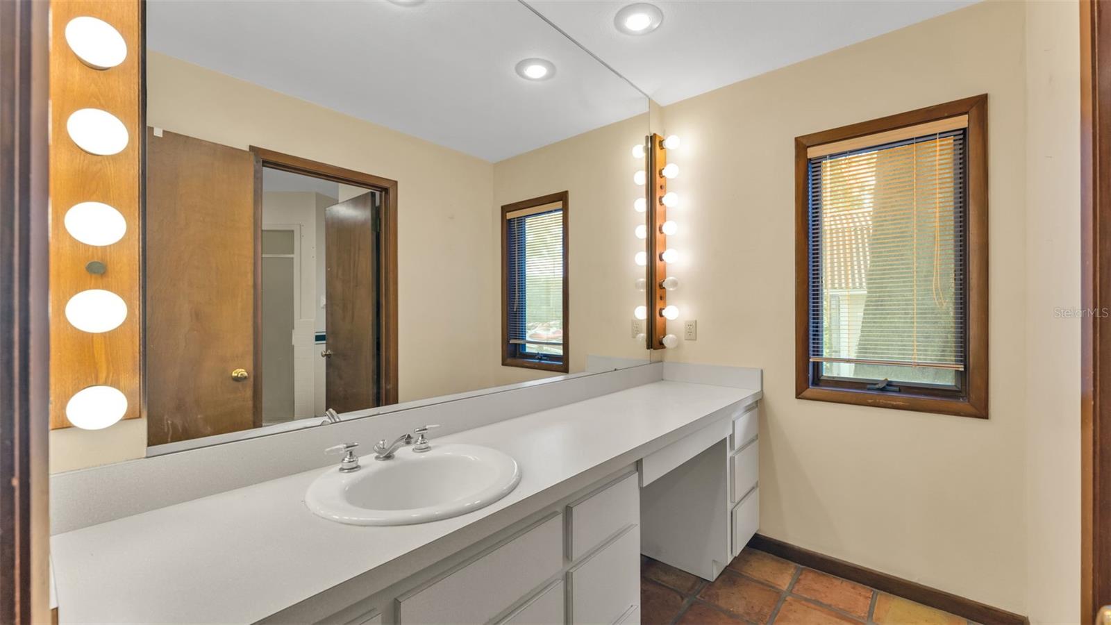 Image 34 of 62 For 952 Heron Circle