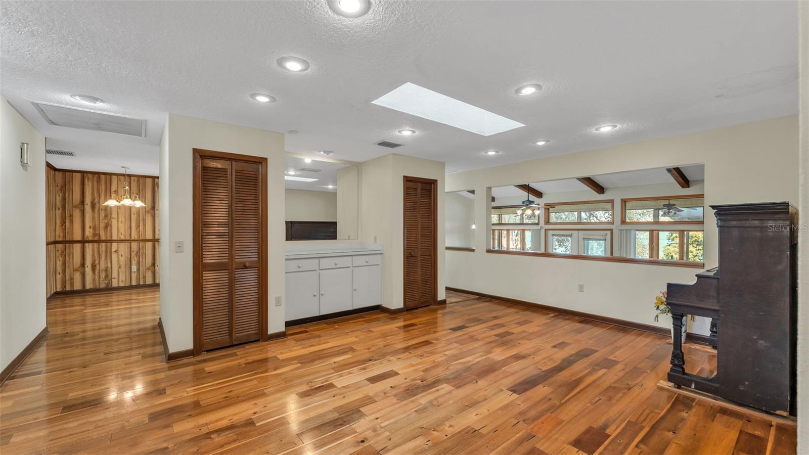 Image 8 of 62 For 952 Heron Circle