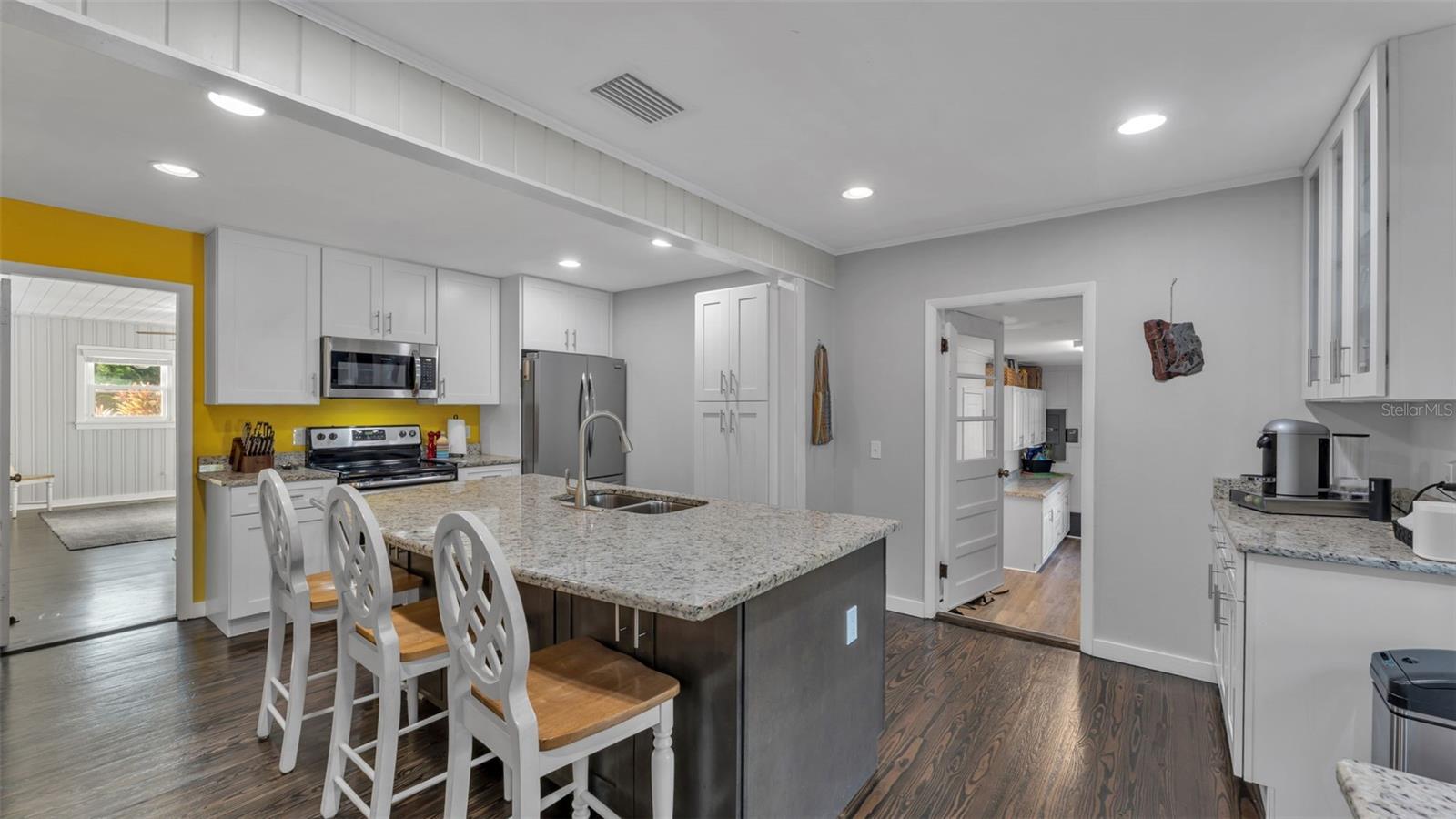 Image 12 of 47 For 2422 Coventry Ave