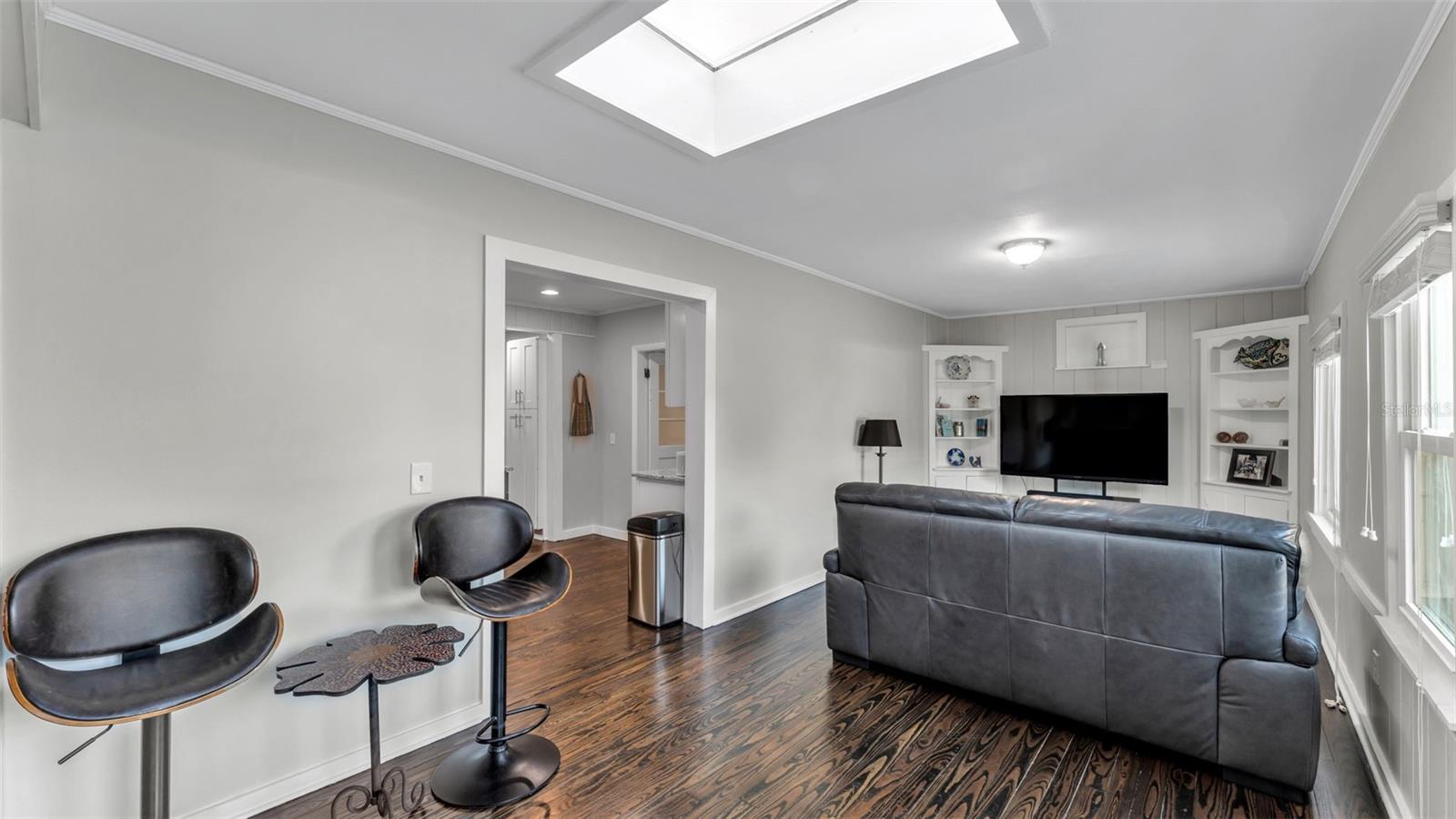 Image 14 of 47 For 2422 Coventry Ave