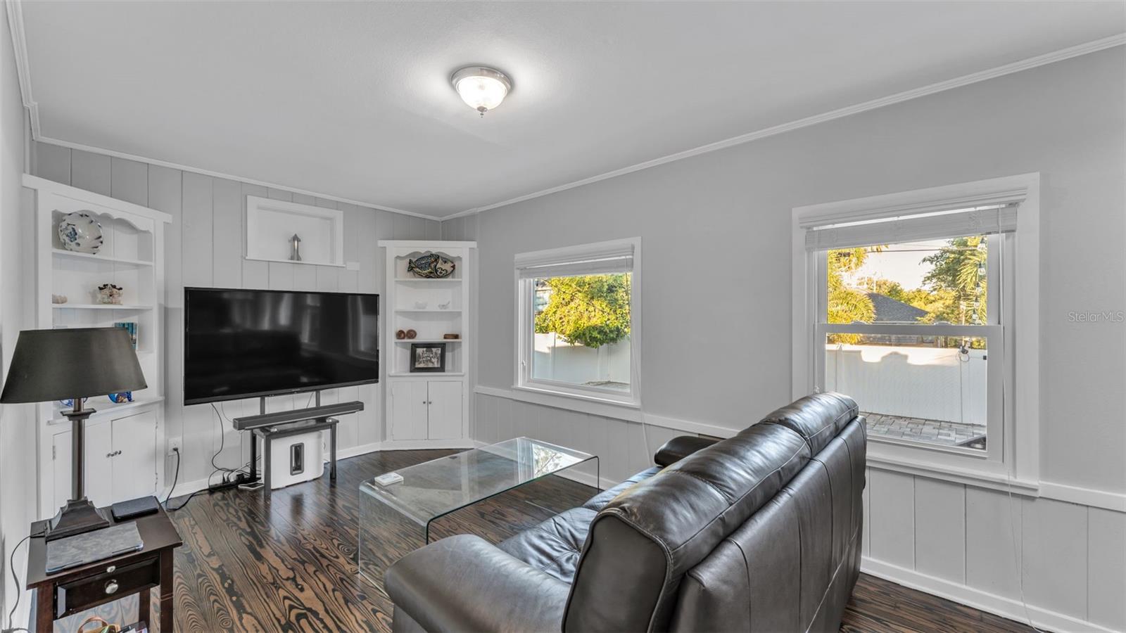 Image 15 of 47 For 2422 Coventry Ave