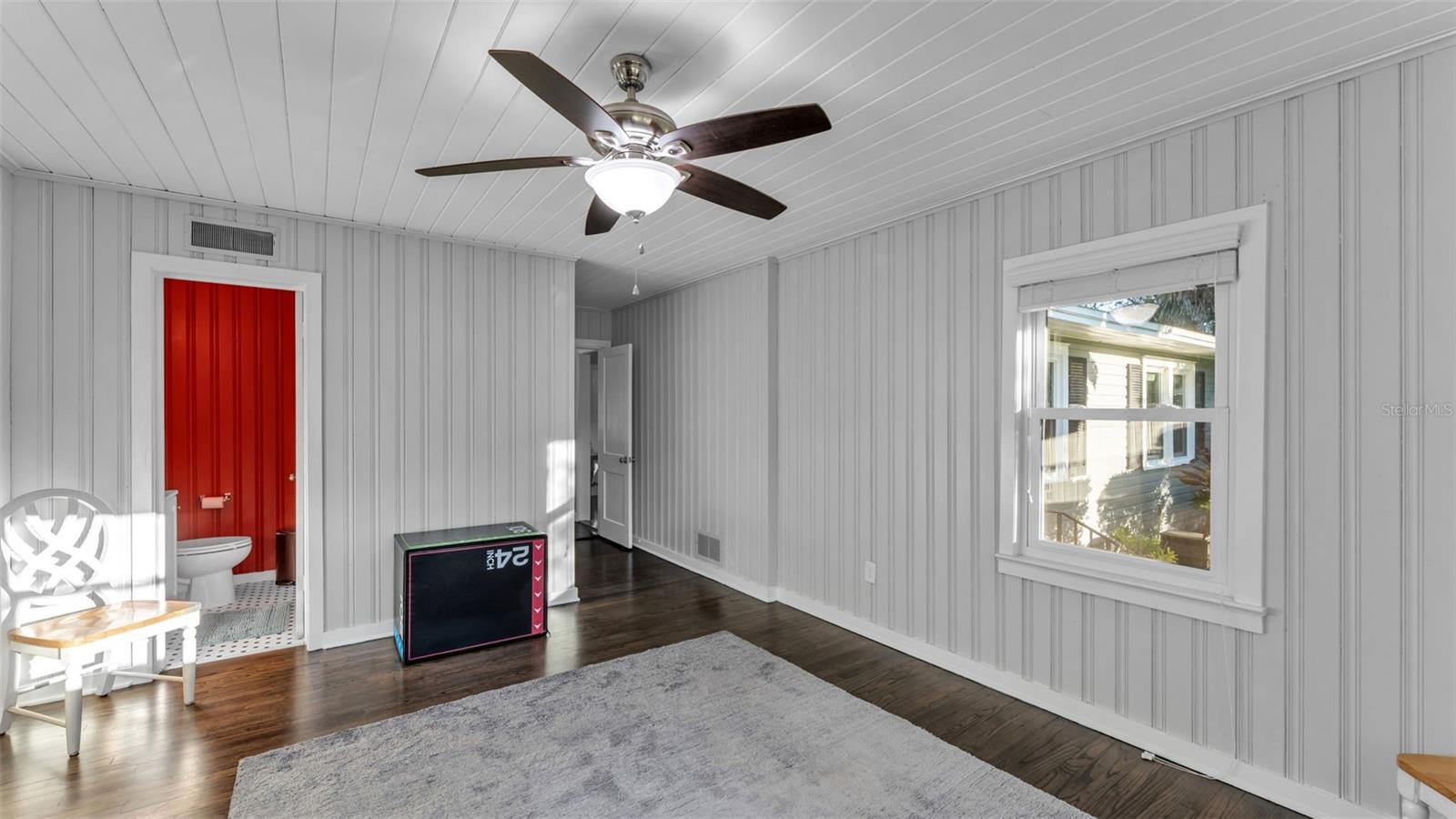 Image 17 of 47 For 2422 Coventry Ave