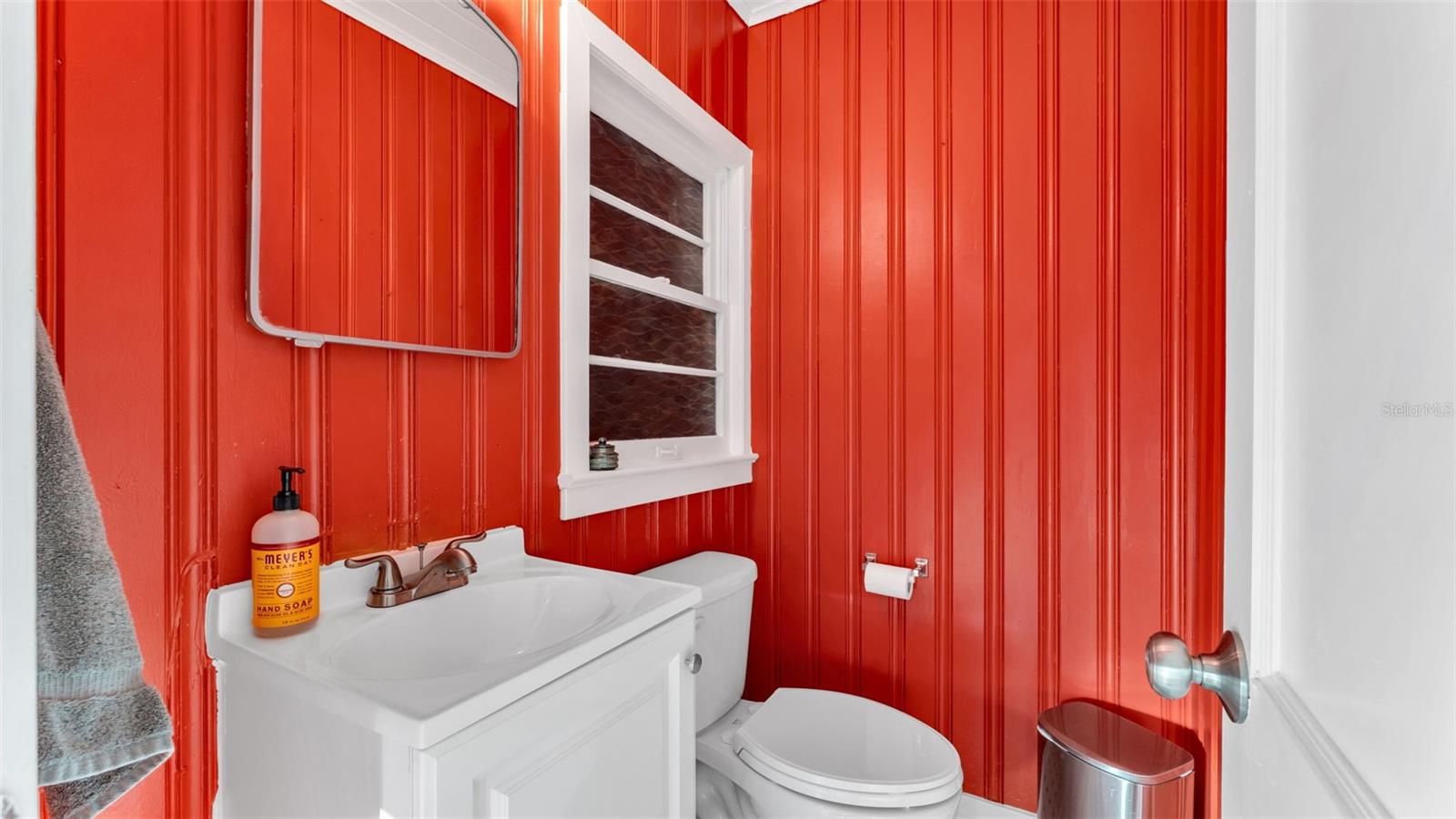 Image 18 of 47 For 2422 Coventry Ave