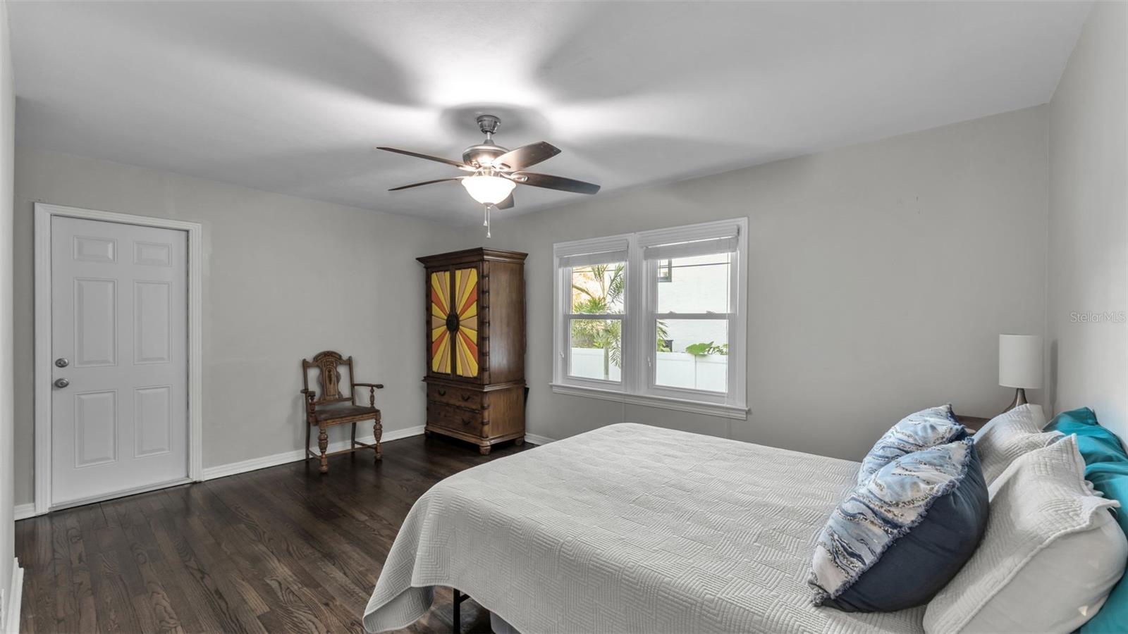 Image 21 of 47 For 2422 Coventry Ave