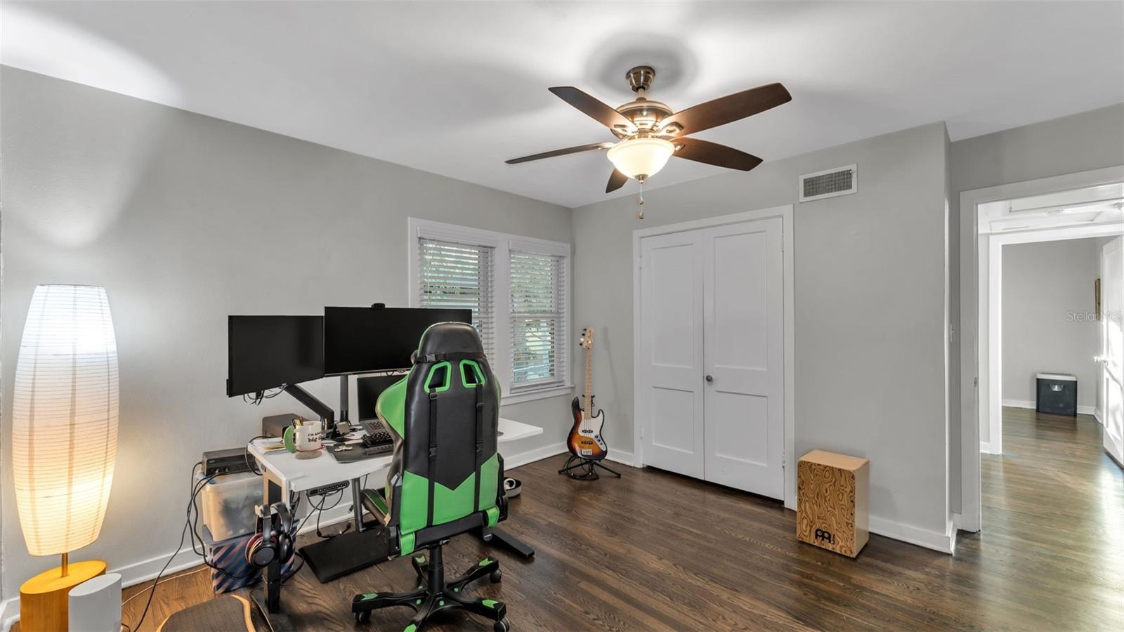 Image 26 of 47 For 2422 Coventry Ave