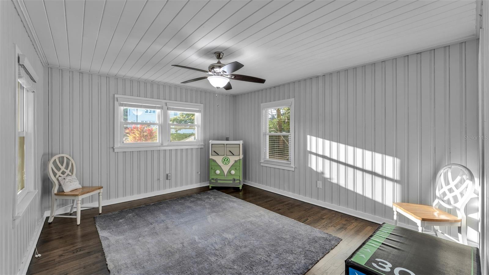 Image 29 of 47 For 2422 Coventry Ave