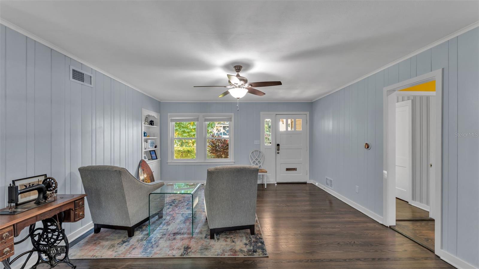 Image 3 of 47 For 2422 Coventry Ave