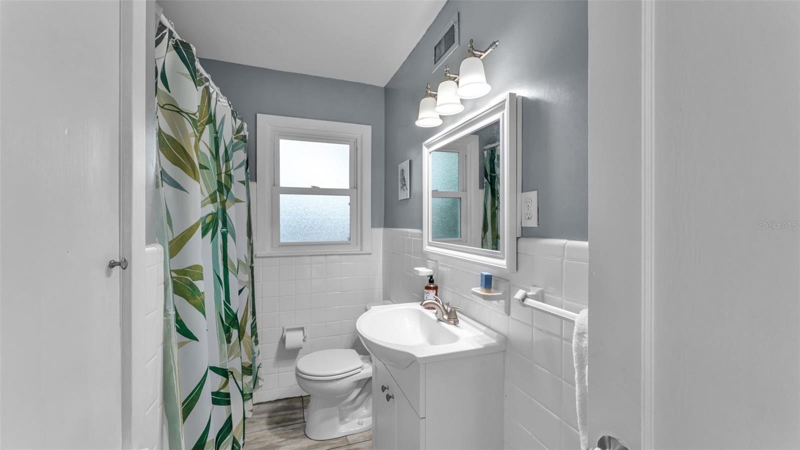 Image 30 of 47 For 2422 Coventry Ave