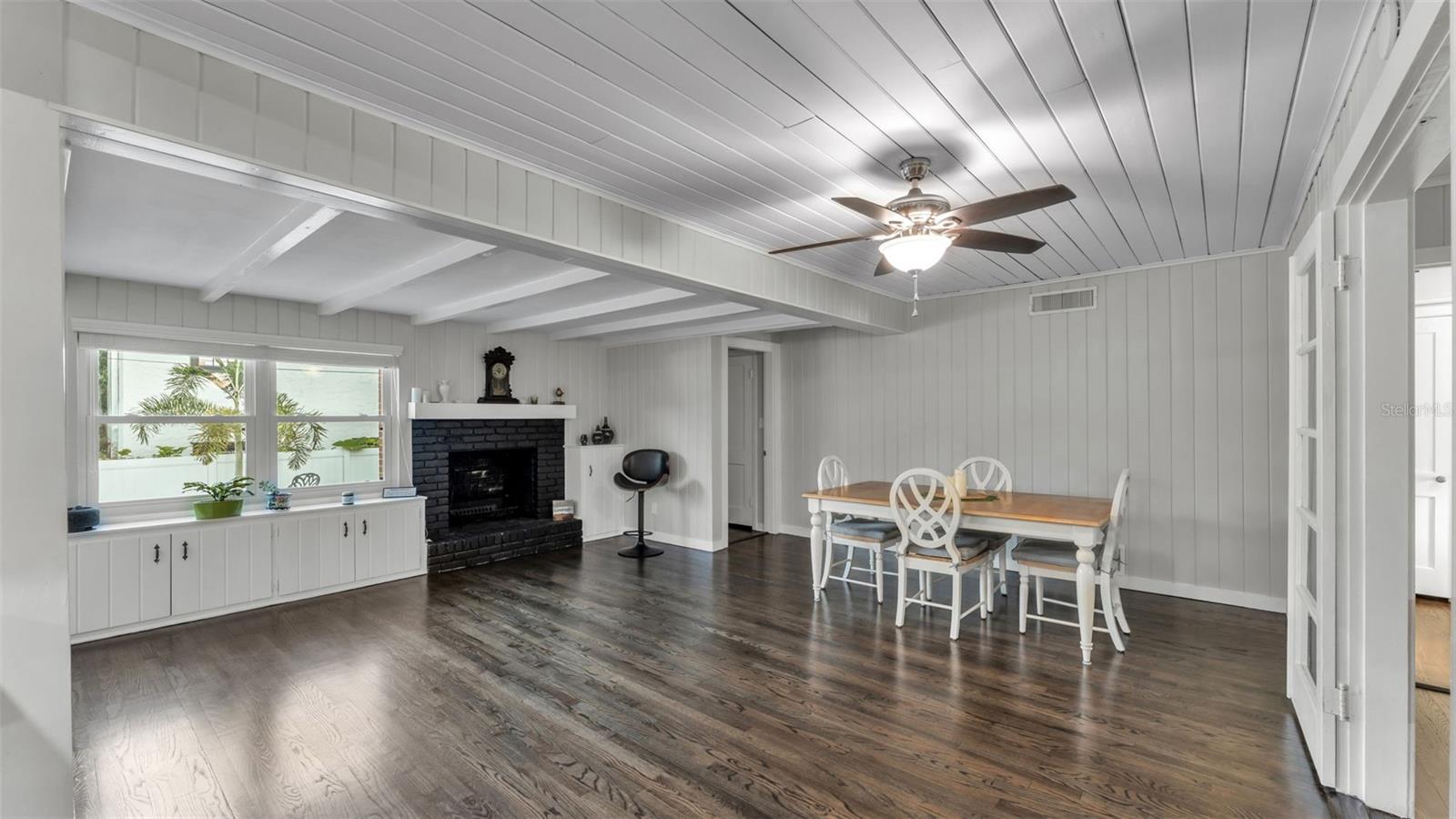 Image 6 of 47 For 2422 Coventry Ave