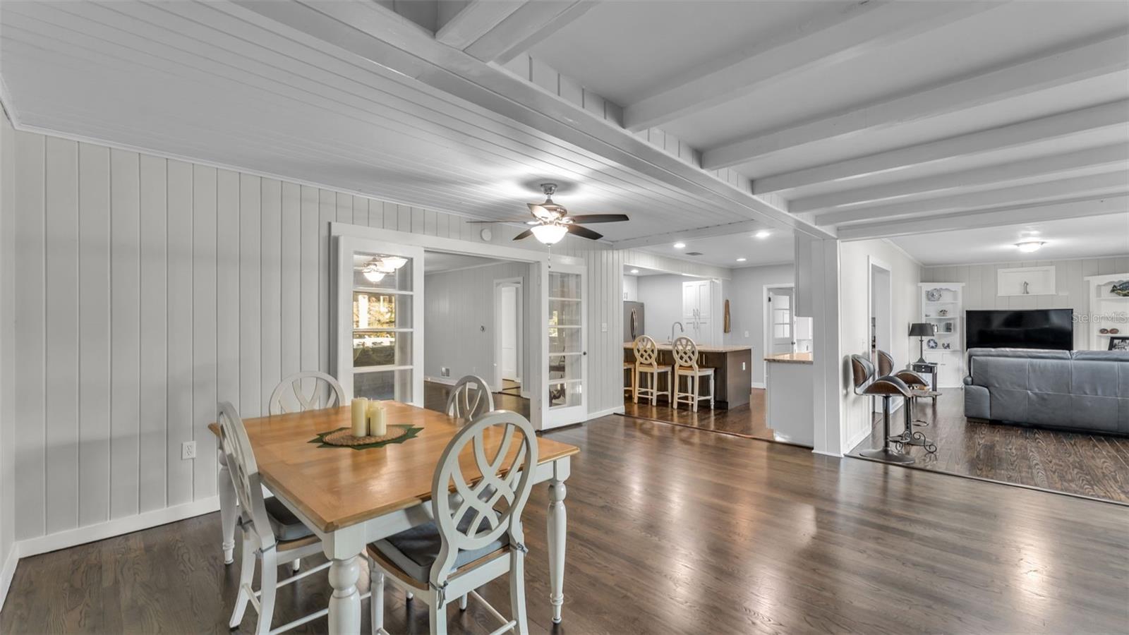 Image 9 of 47 For 2422 Coventry Ave