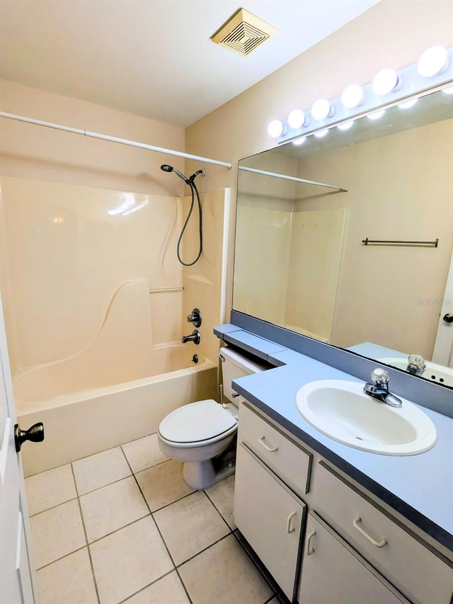 Image 10 of 12 For 2376 Isle Royale Court Se