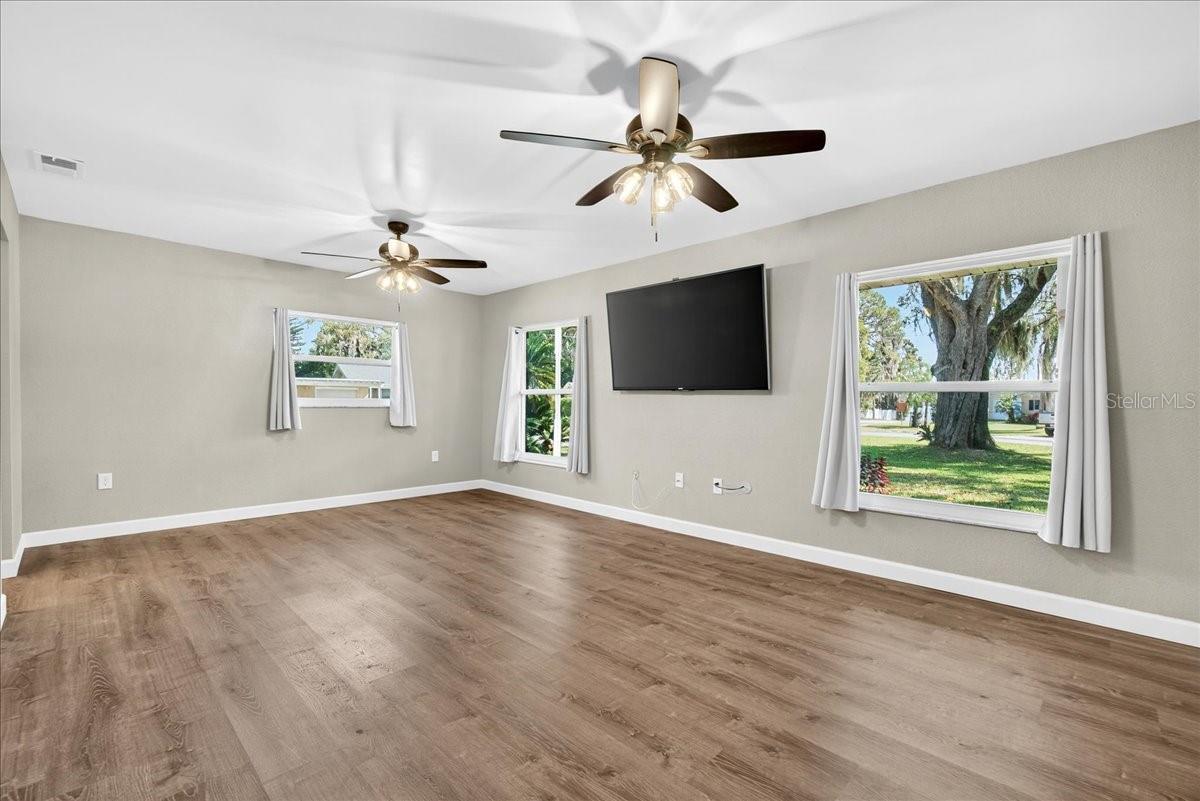 Image 10 of 43 For 234 Coleman Drive E