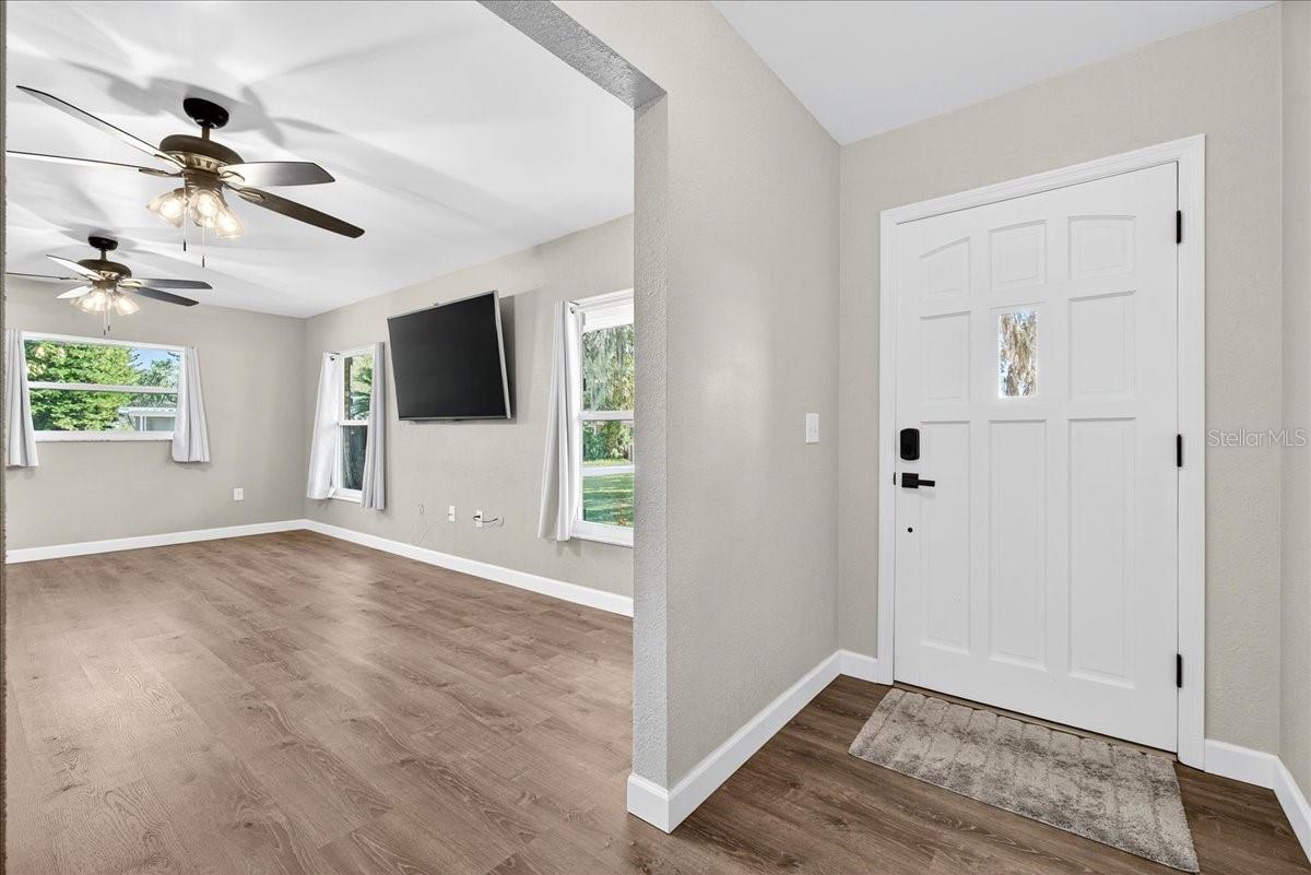 Image 7 of 43 For 234 Coleman Drive E