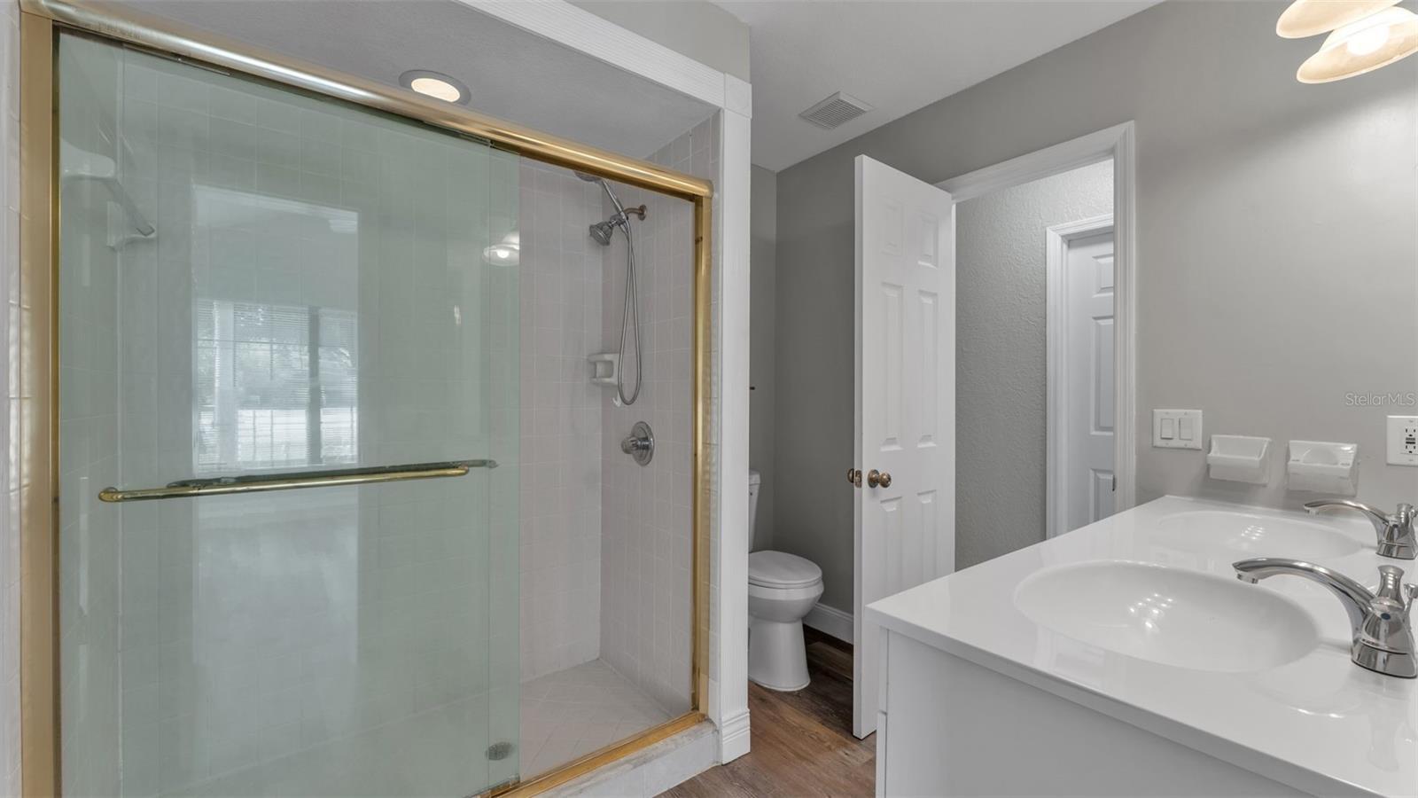 Image 12 of 14 For 704 Highland Gardens Lane