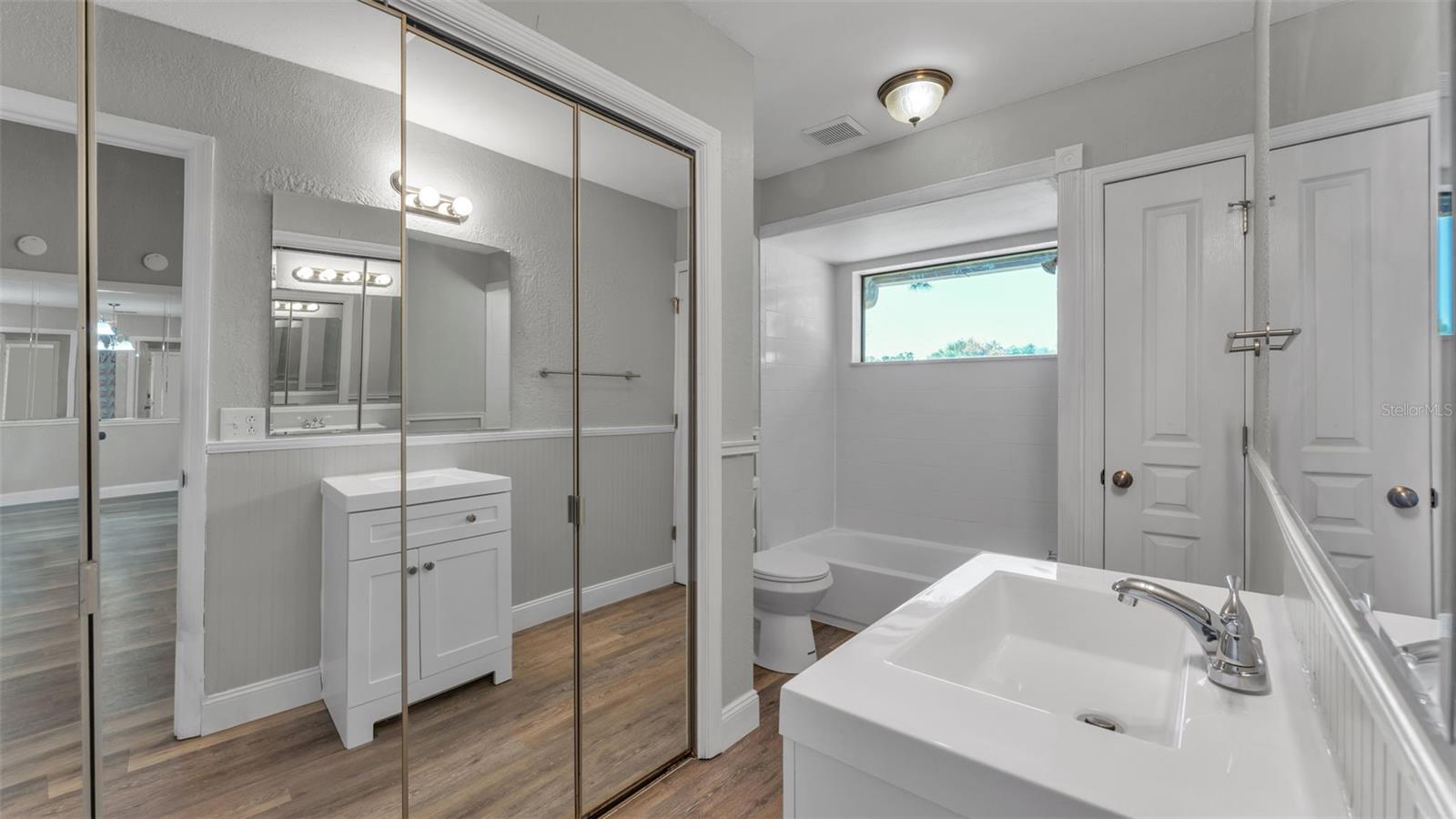 Image 8 of 14 For 704 Highland Gardens Lane