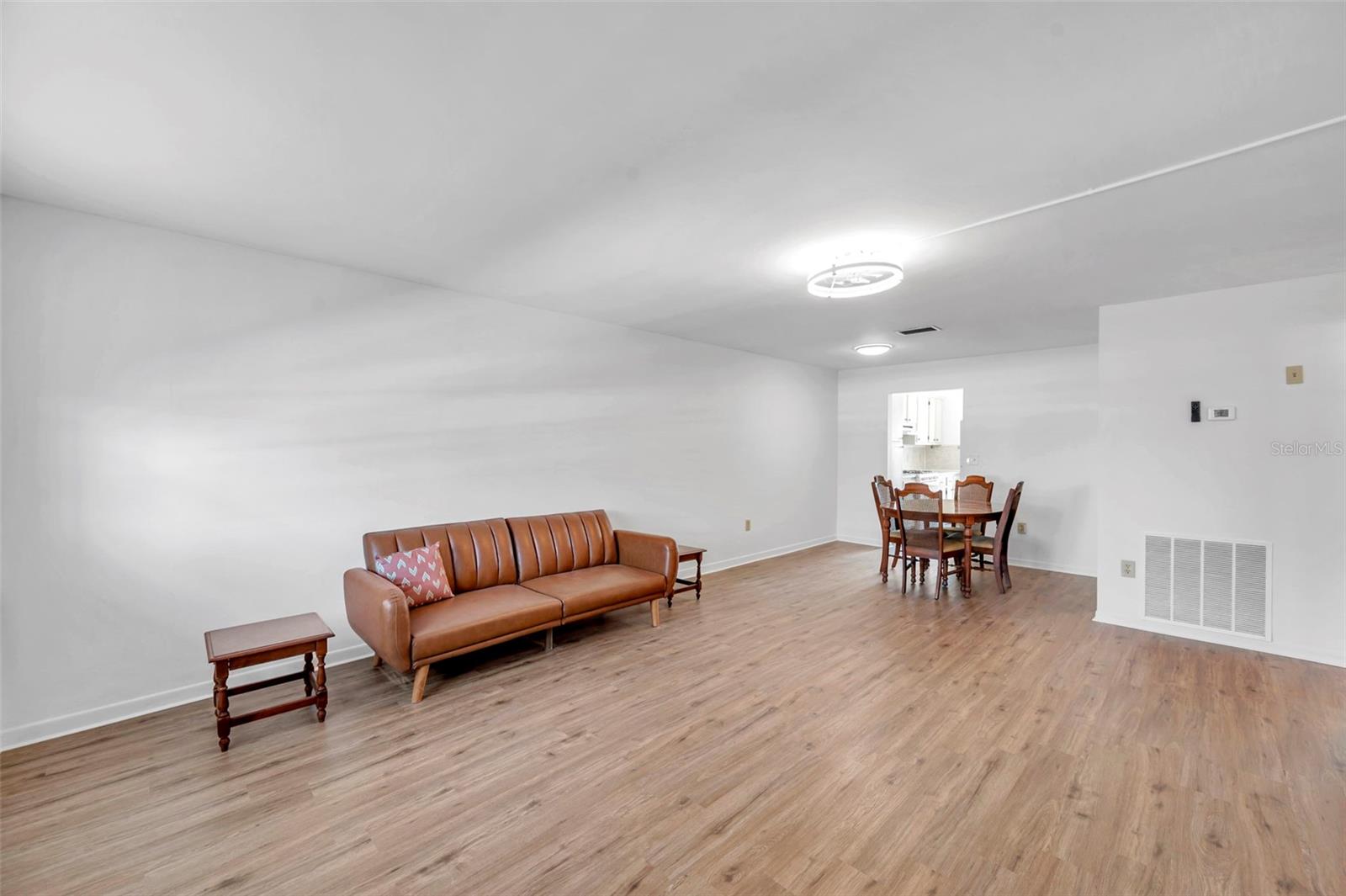 Image 13 of 28 For 5925 Shore Boulevard S 406