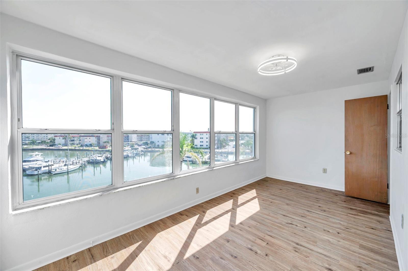 Image 15 of 28 For 5925 Shore Boulevard S 406