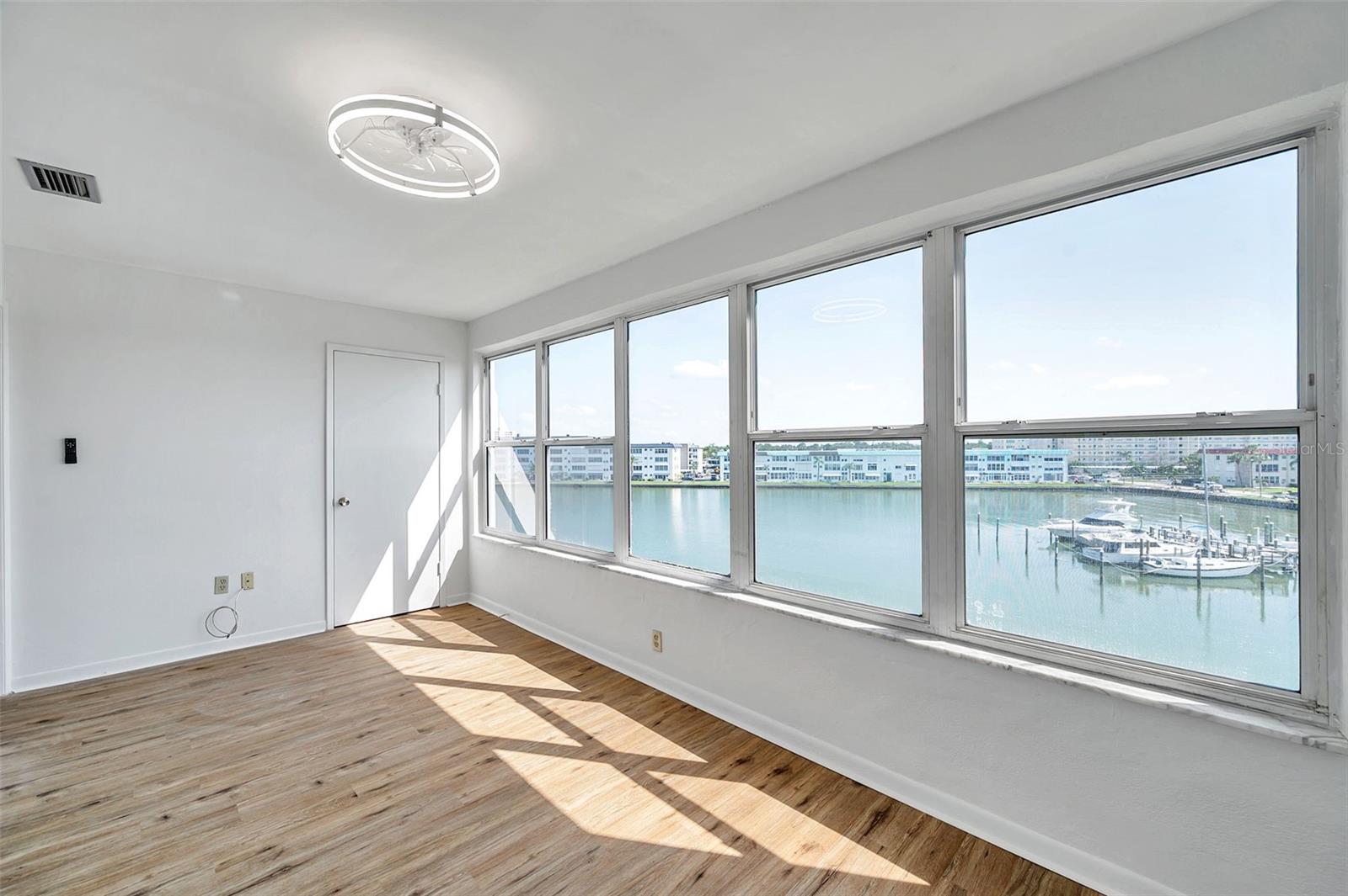 Image 16 of 28 For 5925 Shore Boulevard S 406